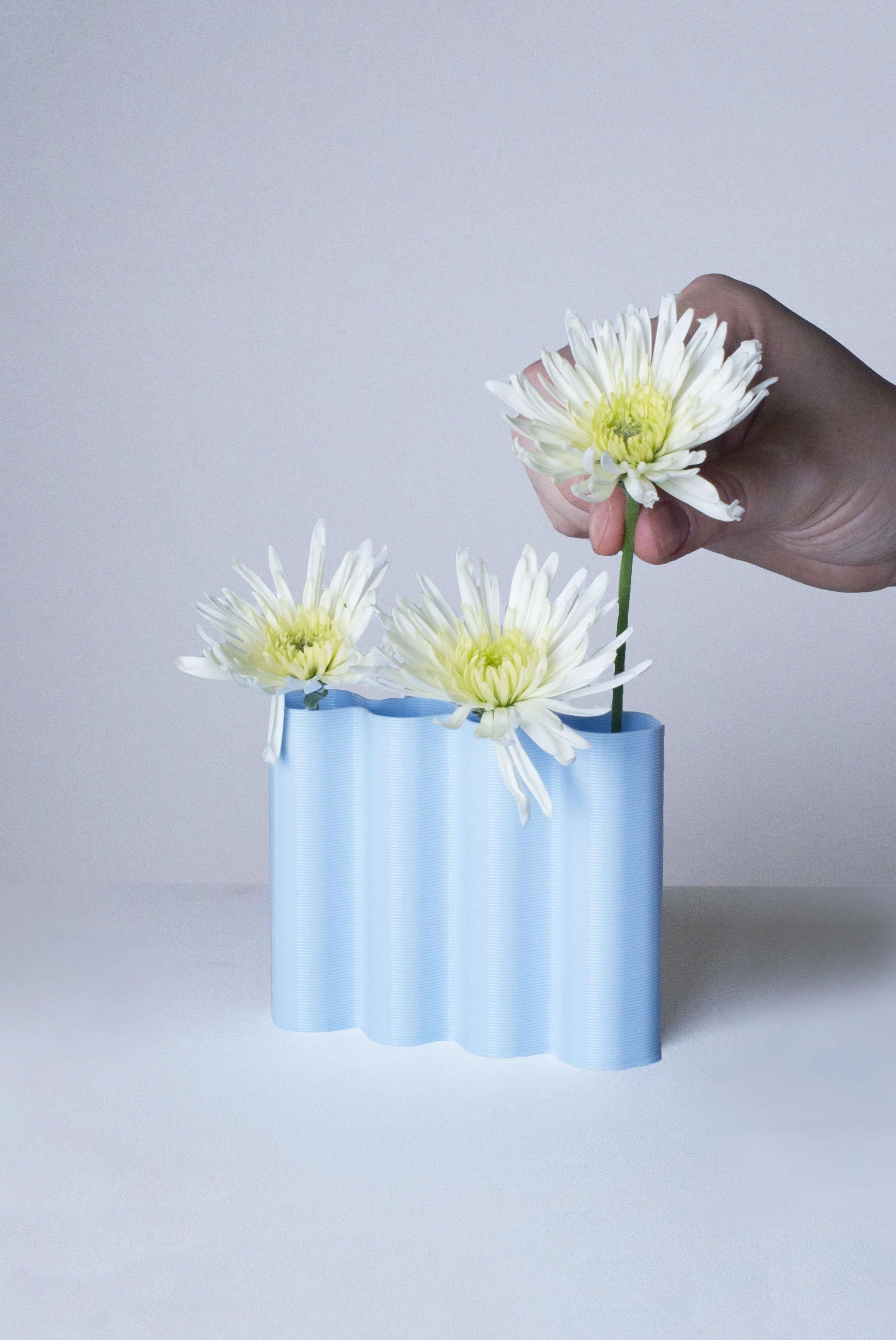 mini-vase-M-bleu-ciel-fleurs-fond.jpg