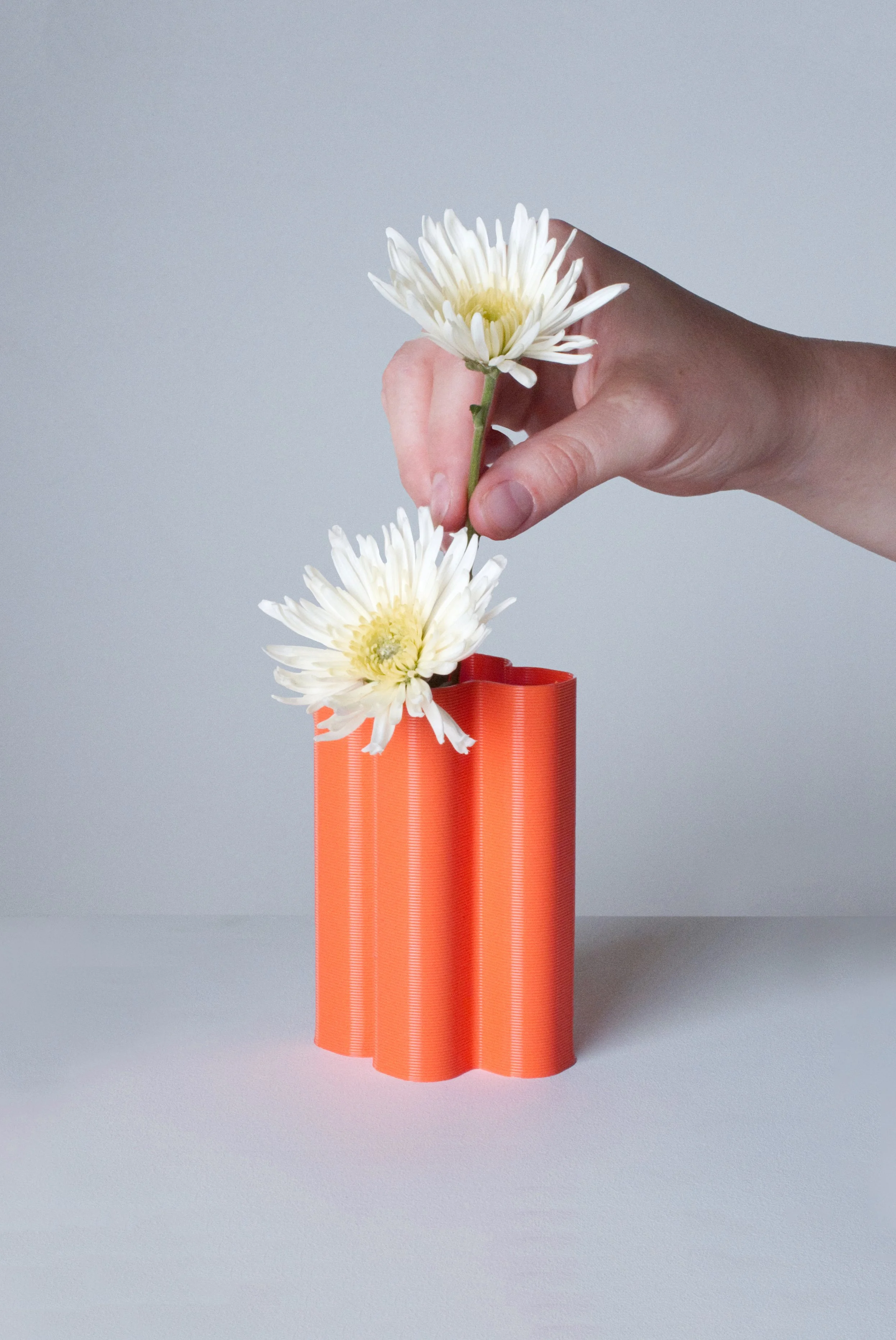 mini-vase-XL-orange-fleurs-fond.jpg
