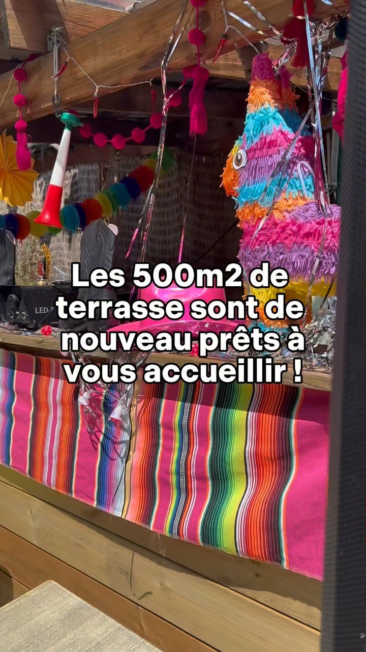 ☀️ 6 étés, des centaines de souvenirs, des rires, des verres levés, des concerts, des danses, des premières fois.
Notre terrasse de 500m² est prête à en écrire d’autres ✨
Et vous ? Vous venez