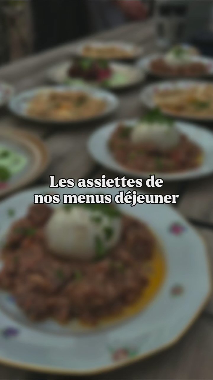 👀 Une minute pour toutes les assiettes qu’on a servies ces dernières semaines.
Du beau, du bon, et de la vaisselle qu’on chine avec amour 🥀
À la FAV, le menu change chaque semaine — mais l’envie de bien faire,