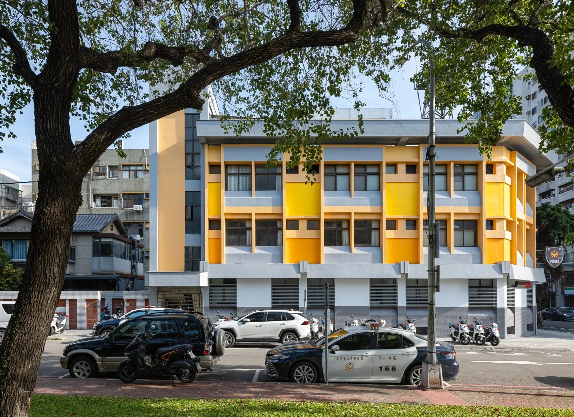 民權派出所｜Police station next to the park
