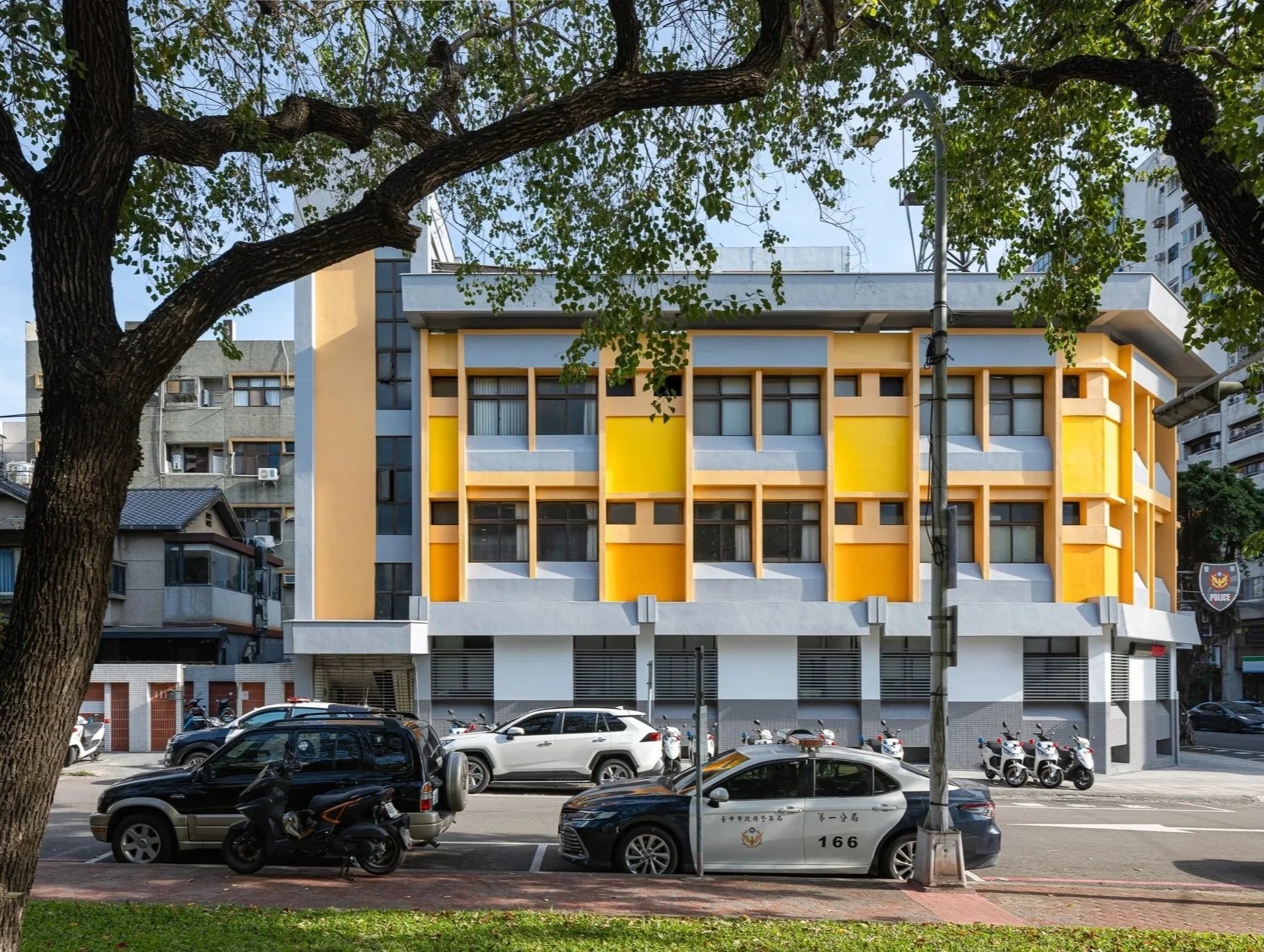 民權派出所｜Police station next to the park