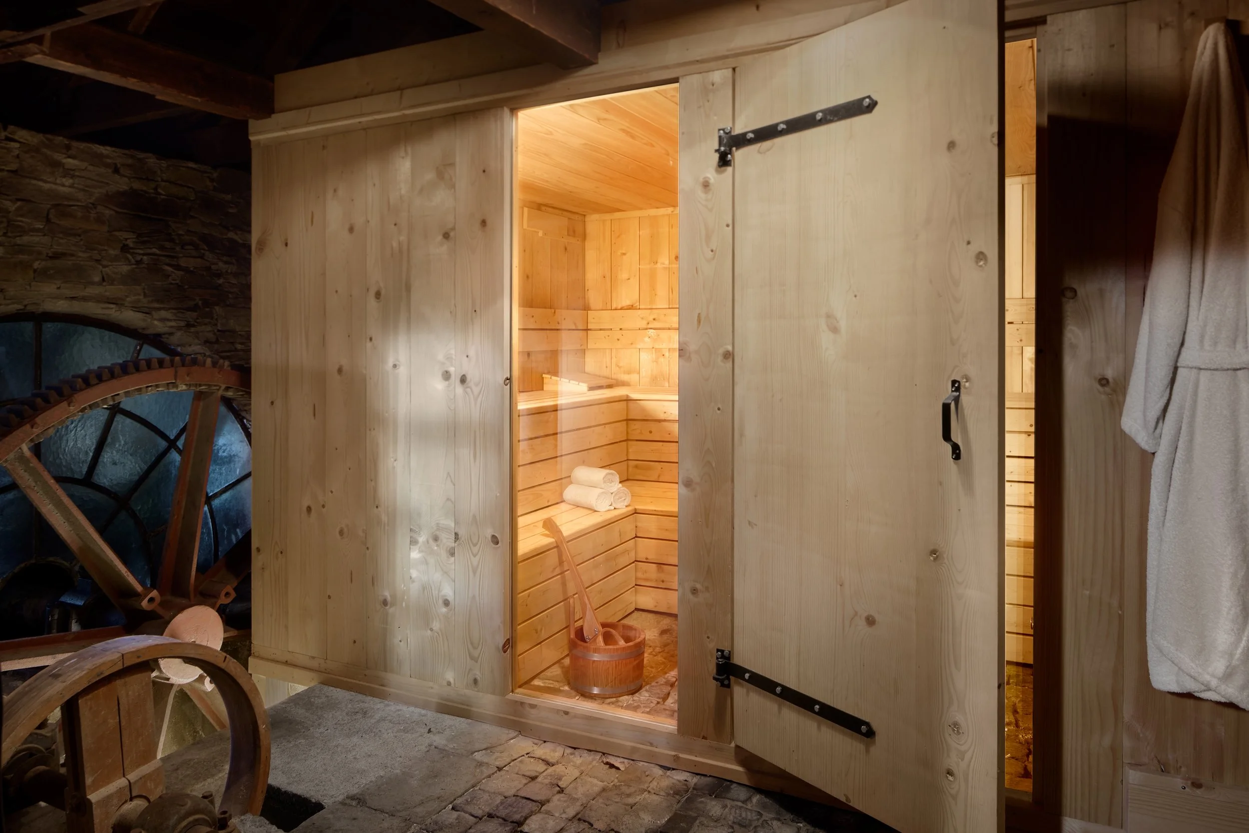 DEH05_sauna_01.jpg