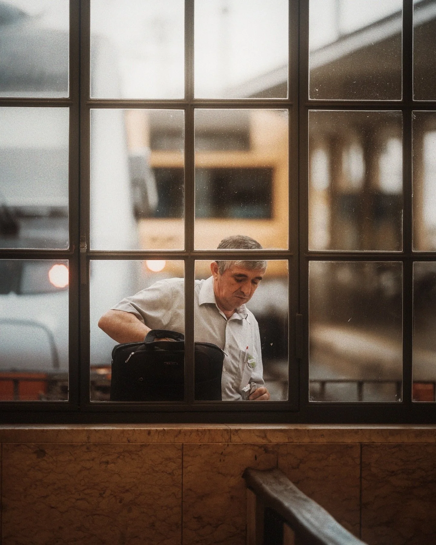 Early morning preparations 🚞
.
📷 #nikon #z6iii #nikkor #z70200mmf28 #nikoncreators #nikoneurope @nikoneurope 
.
.
.
#lisbonphotographer #lisboa #streetgrammer #lisbonstreets #streetphotographerlisbon #streetphotographyinternational