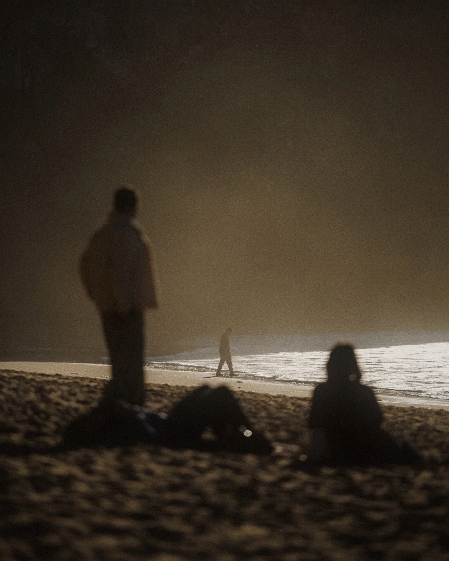 Autumn at the beach. Let me know your favourite!
.
📷 #nikon #z8 #nikkor #z24mmf18s #z70200mmf28 #nikoncreators #nikoneurope @nikoneurope 
.
.
.
.
.
#lisbonphotographer #streetphotographyinternational #streetphotographer #sintra #praiadaadraga