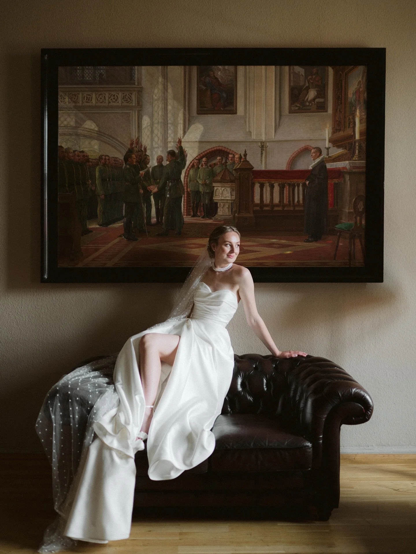 Getting ready and portraits with N.
🤍
the most stunning bride @by_talina