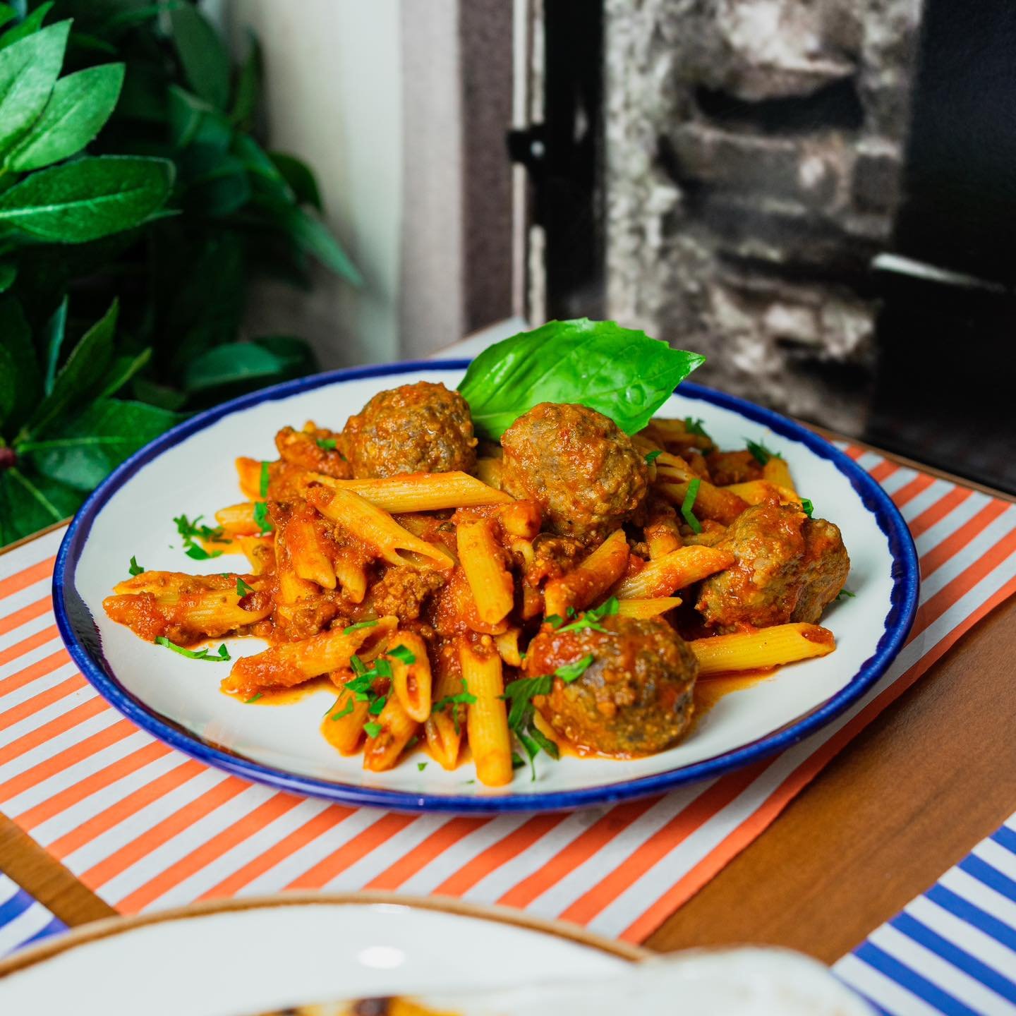 PASTA LA VISTA, BABY! 
Set the dinner table and we&rsquo;ll take care of your Friday night takeaway. Our recommendation this weekend is this gorgeous Penne Polpettoni. Homemade Italian meatballs served in a rich tomato sauce. Bellissimo! 

Order onli