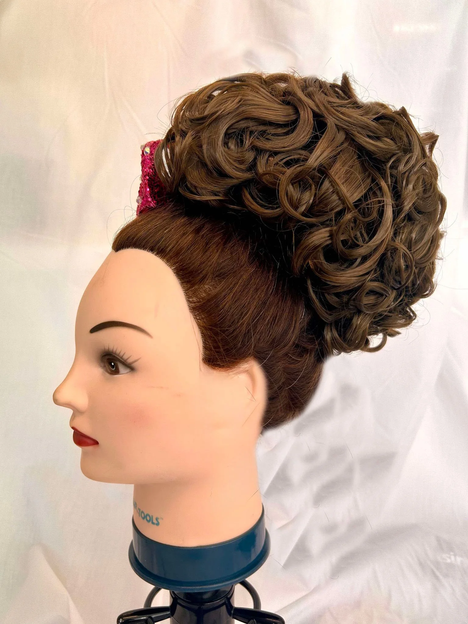 caitlyn-bun-wig lge.jpg