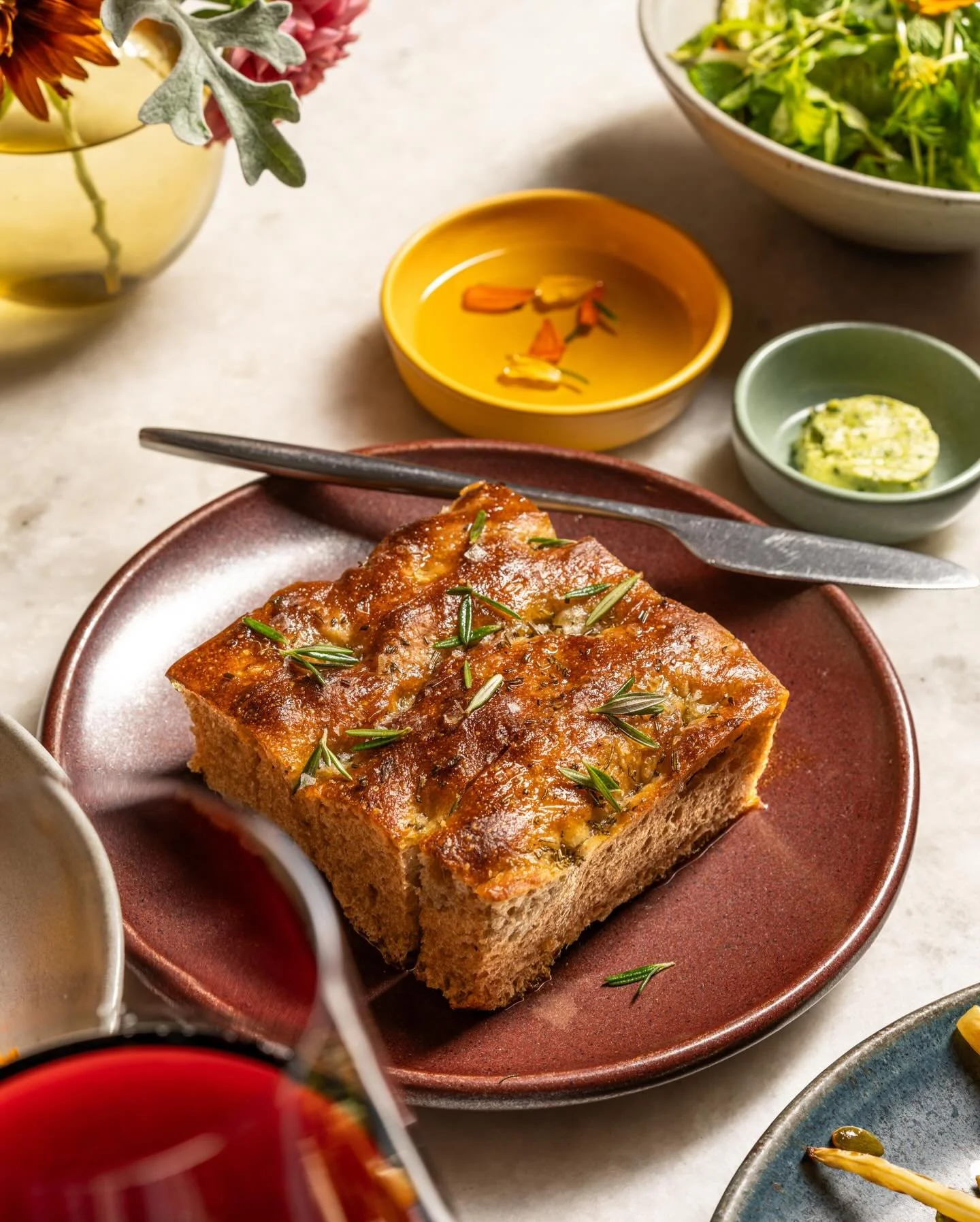 House-made focaccia, fresh from the oven, just the right warm, cozy vibes to carry you into the new year.

New Year&rsquo;s Eve | 8am&ndash;5pm
 ✨ All-day Happy Hour
 ✨ Brunch until 3pm

New Year&rsquo;s Day | 8am&ndash;5pm
 ✨ Brunch until 3pm
 ✨ Hap