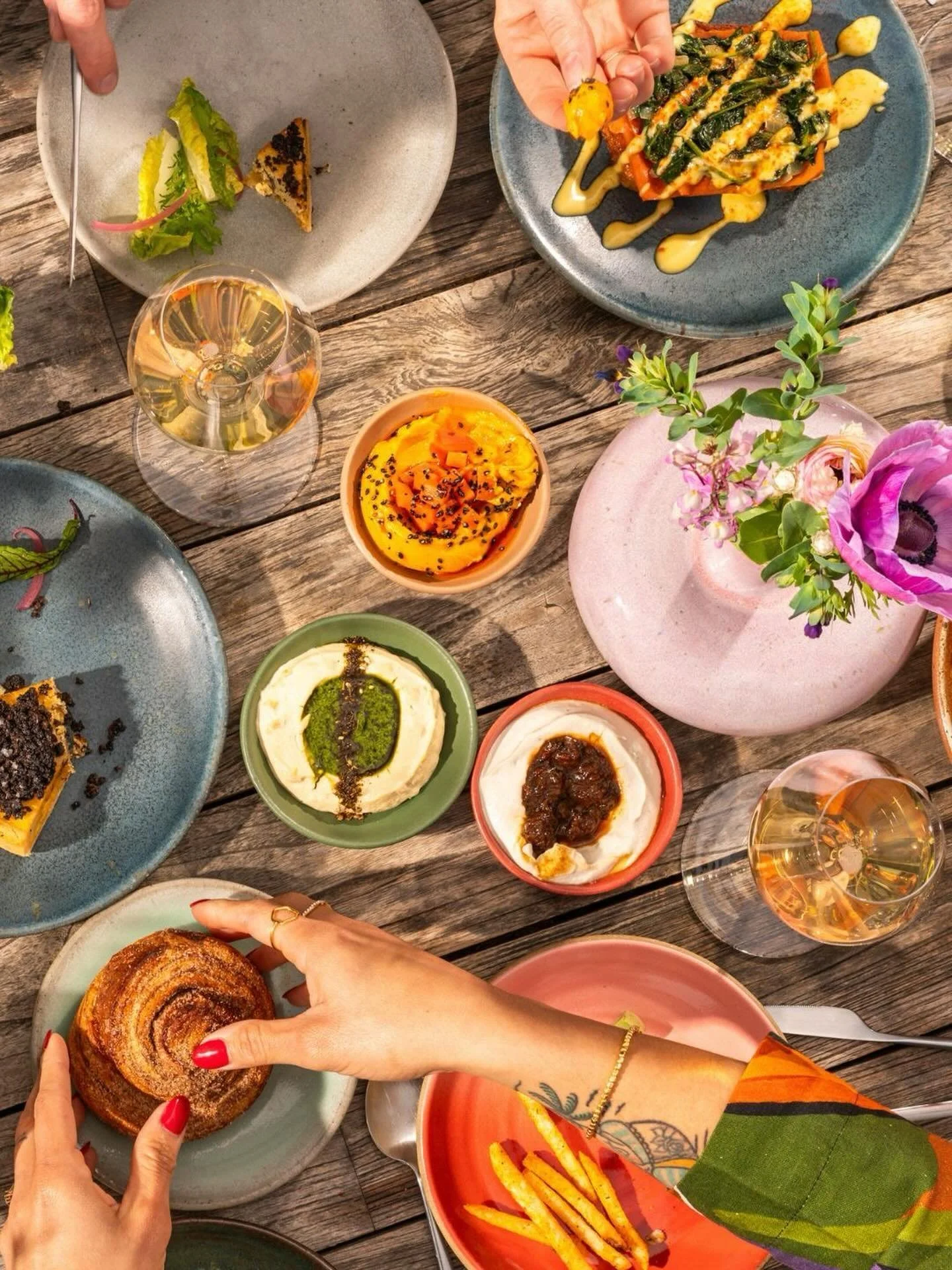 Happy 2026, Healdsburg! We have a feeling you might need brunch today. 

👉Open 8am&ndash;5pm. Brunch until 3pm, Happy Hour from 3&ndash;5pm.

📷 @emmakcreative