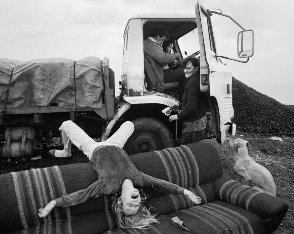 Helen (upside down), Brian, Alison, and Rosie, Seacoal Camp, Lynemouth, 1983