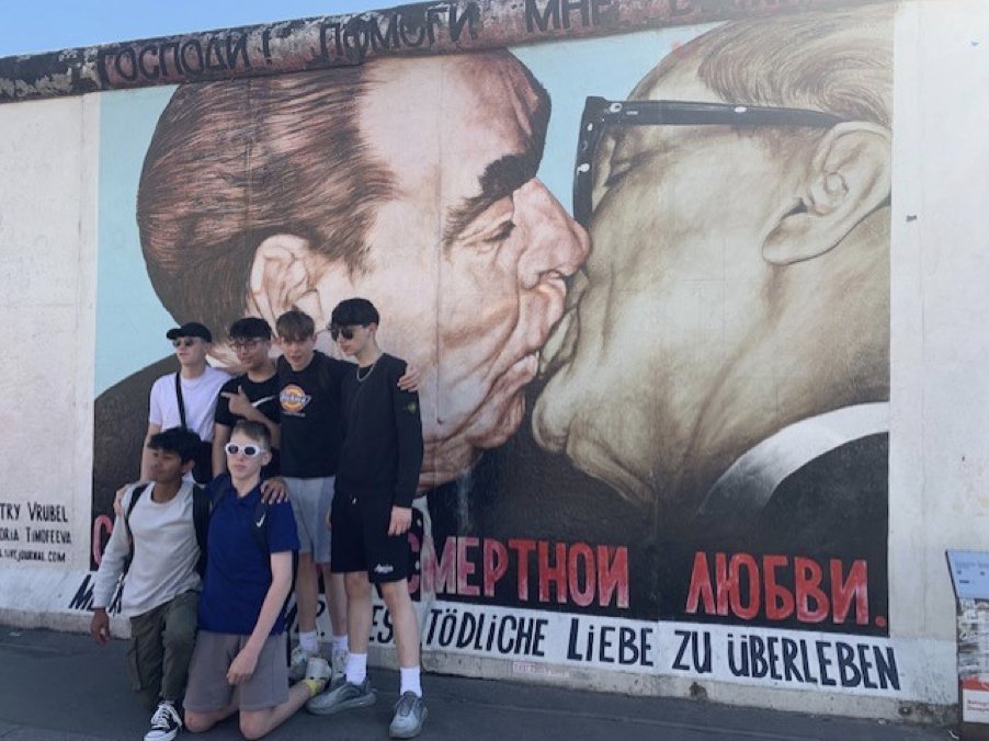 Y10_Berlin Wall.jpg