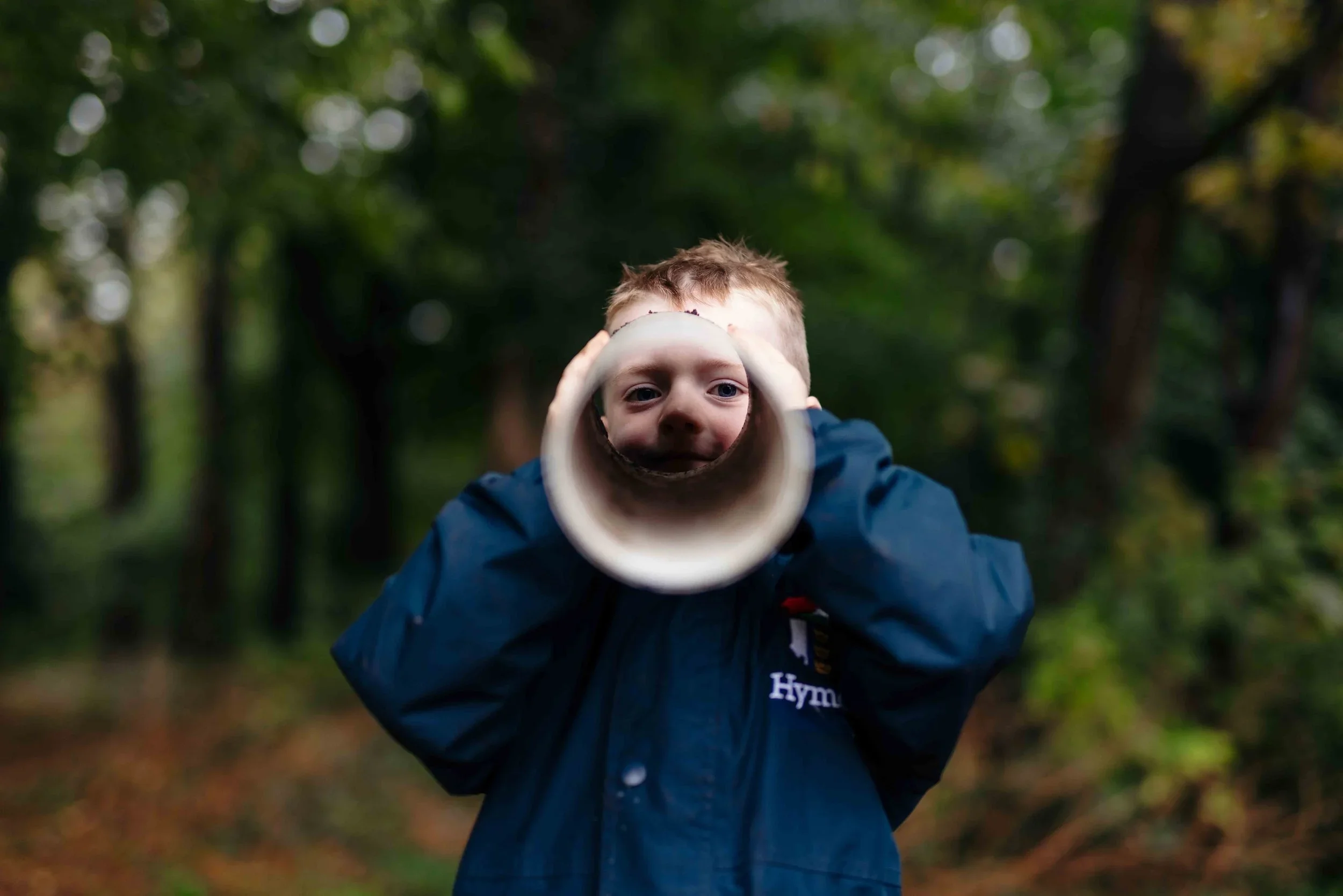 Child-using-tube-as-a-telescope-in-forest-school-at-Hymers-College.jpg.webp