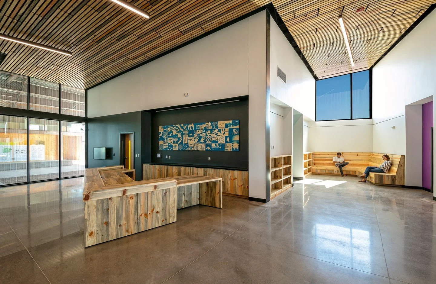 A material that we return to again and again: beetle kill pine. Sustainable, durable, and naturally beautiful, it&rsquo;s a material that proves thoughtful design can also be resourceful.
Swipe through to see how we&rsquo;ve incorporated it across mu