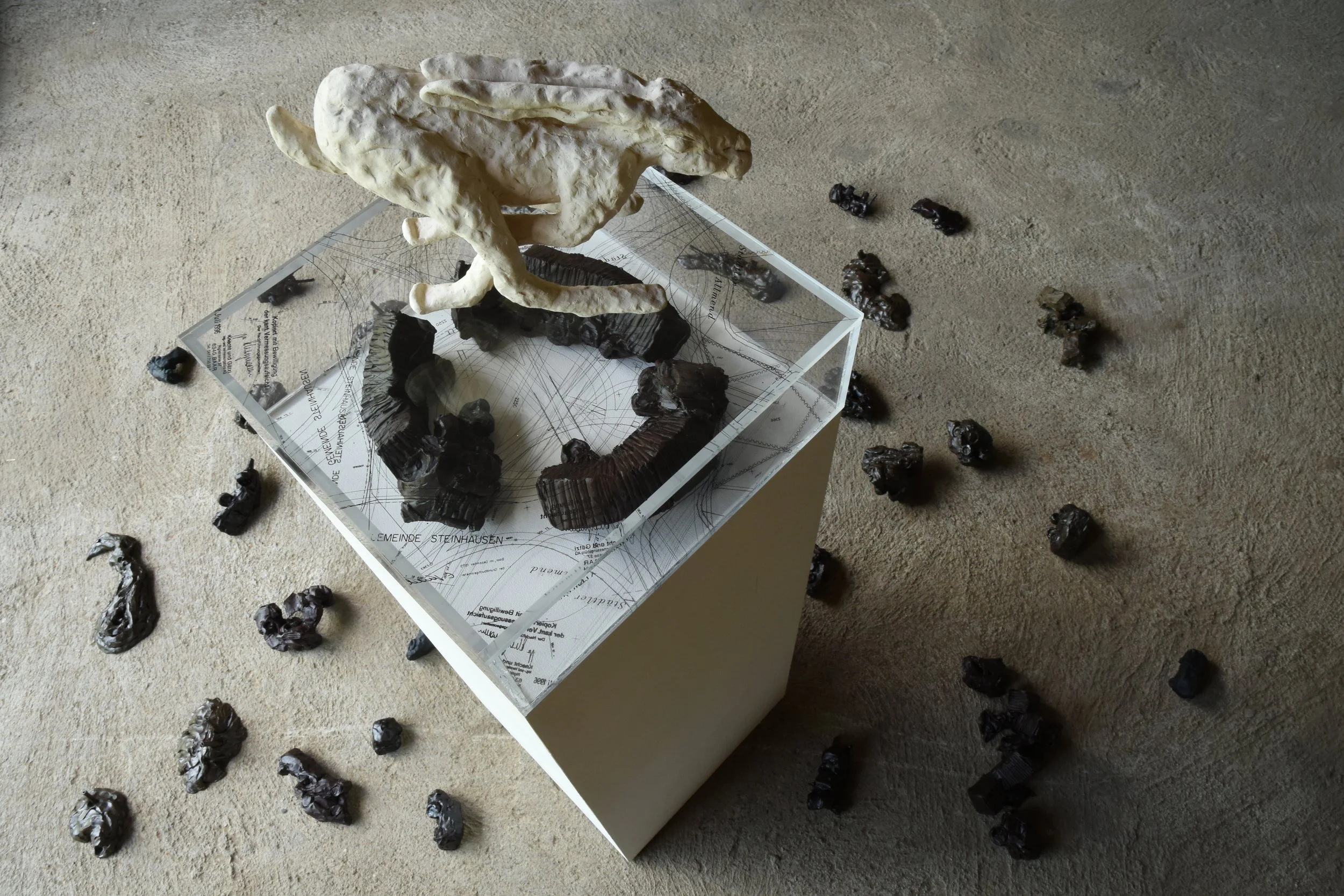 "Schwindel", Holz, Acrylglas, Ton