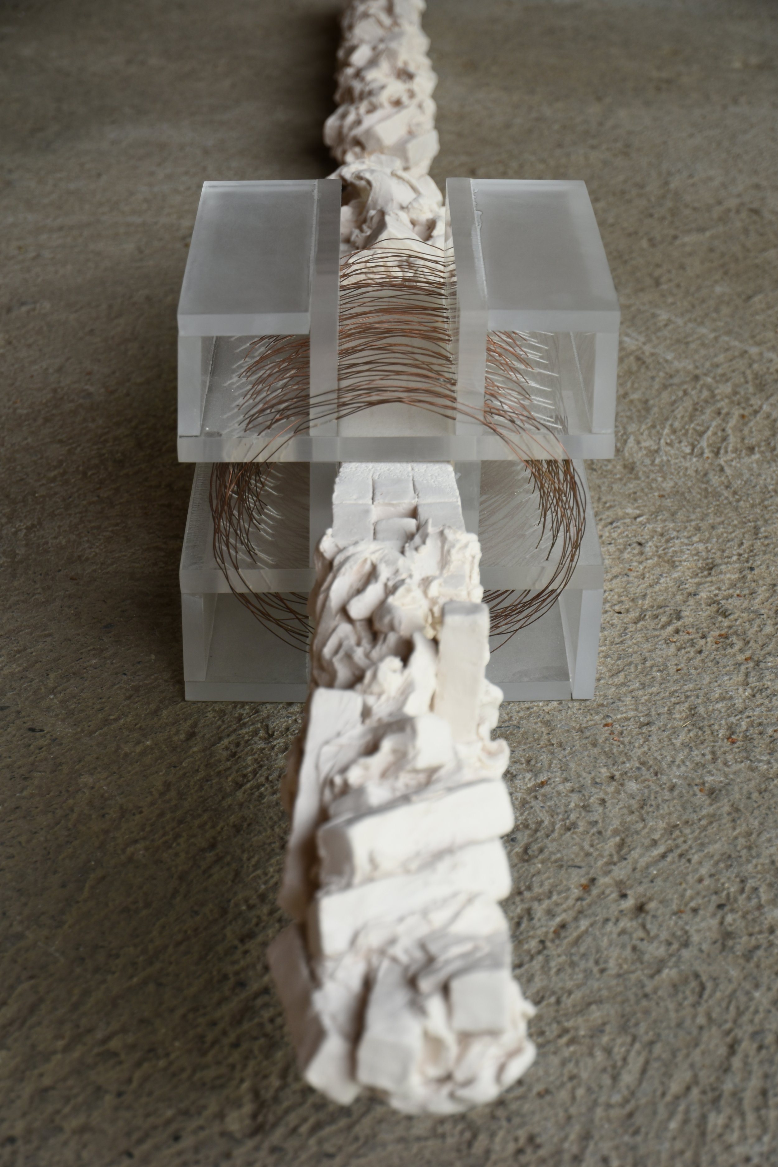 "See Stücke", Acrylglas, Ton