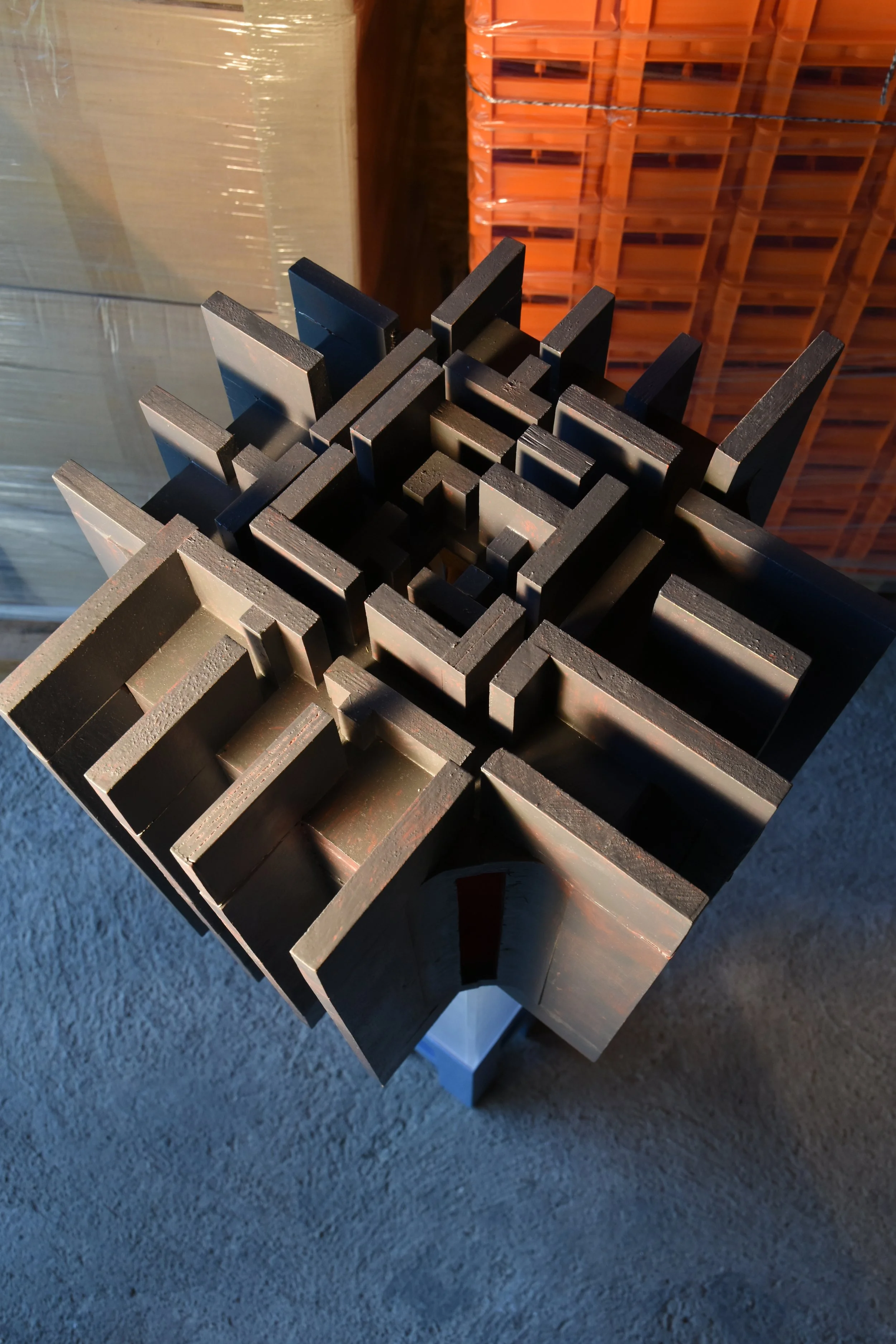 "Heiz Körper", Holz, Acrylglas, Textil