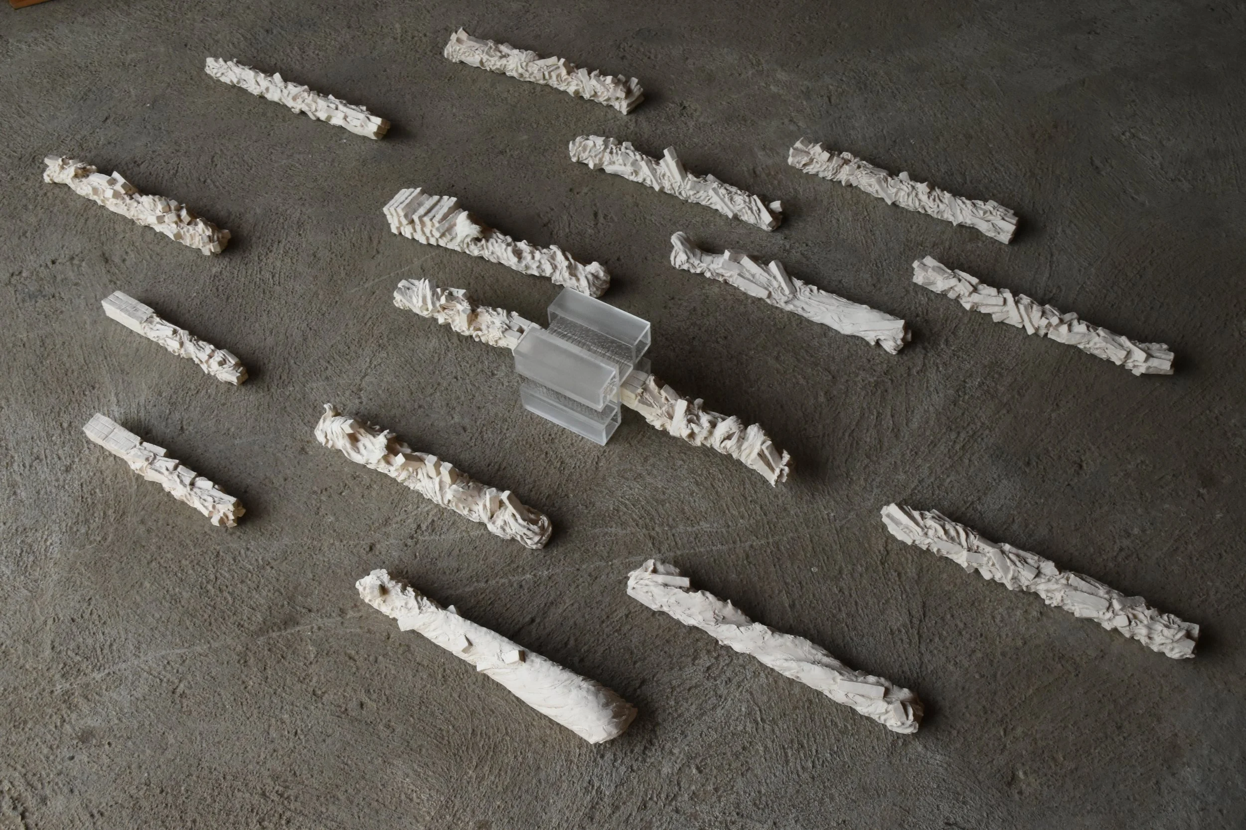 "See Stücke", Acrylglas, Ton