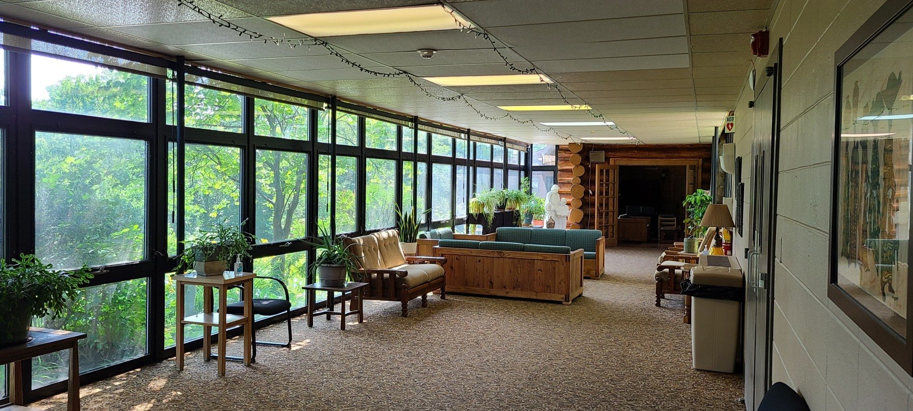 The breezeway linking the lodge and the dorms