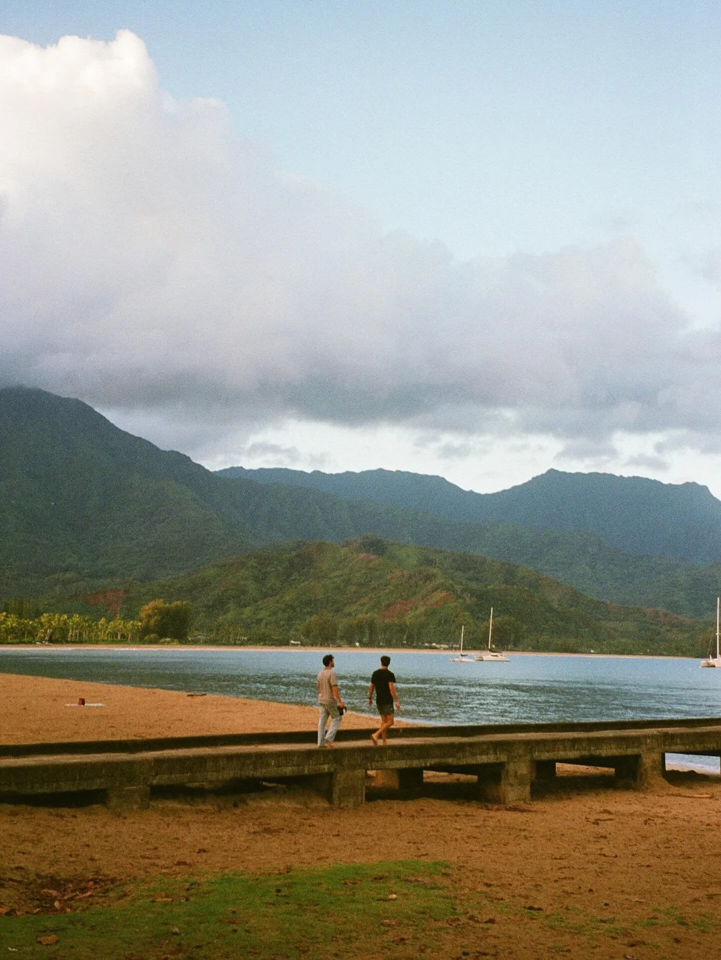 MERRY CHRISTMAS EVE 🎄🎀⛄️

here&rsquo;s some kauai film by @annettemicklerphotography to warm you up this winter! 

#photocamp #retreat #photographer #videographer #contentcreator