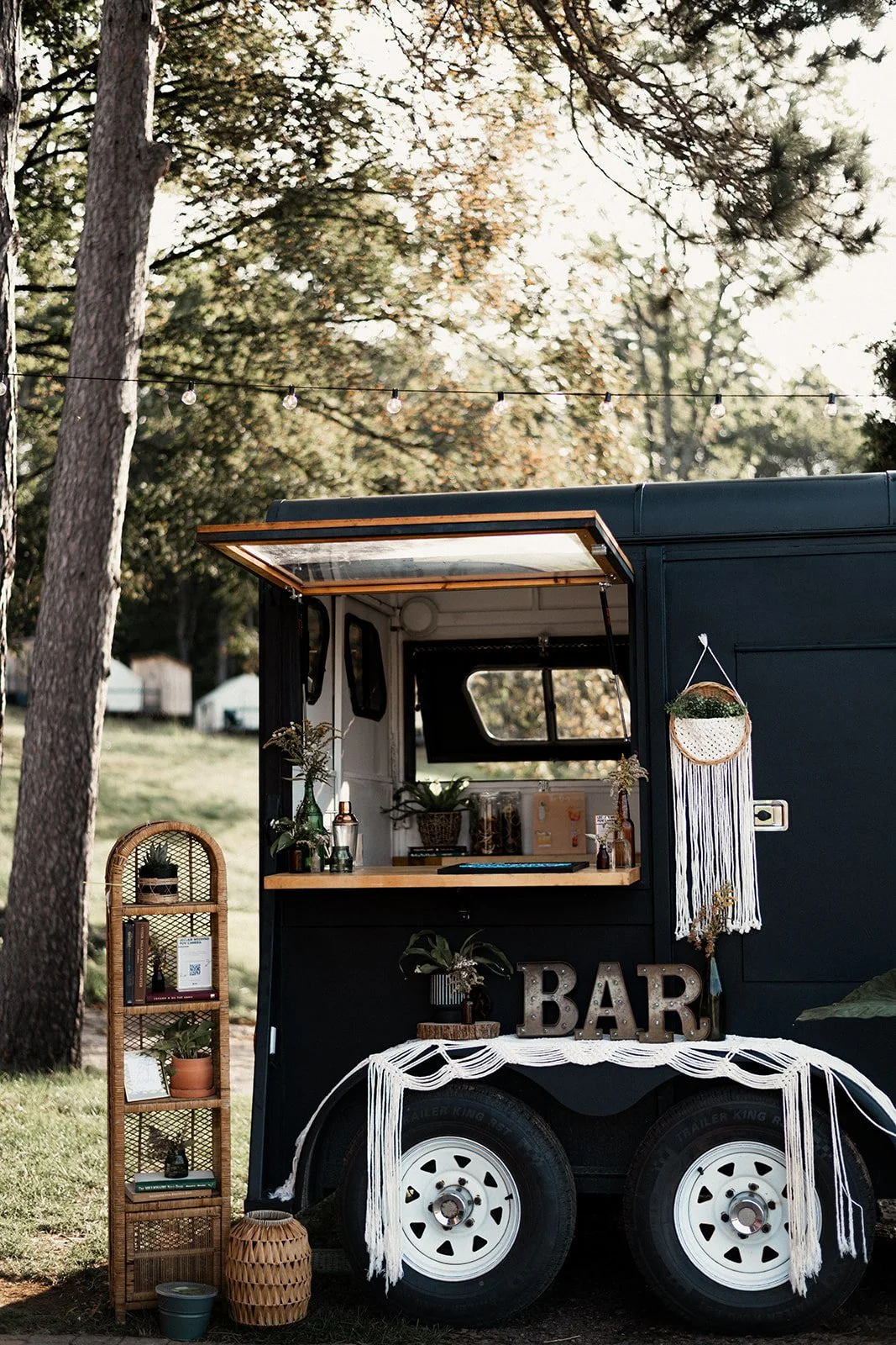 Planning a Summer Wedding? Here's Your Catering Timeline