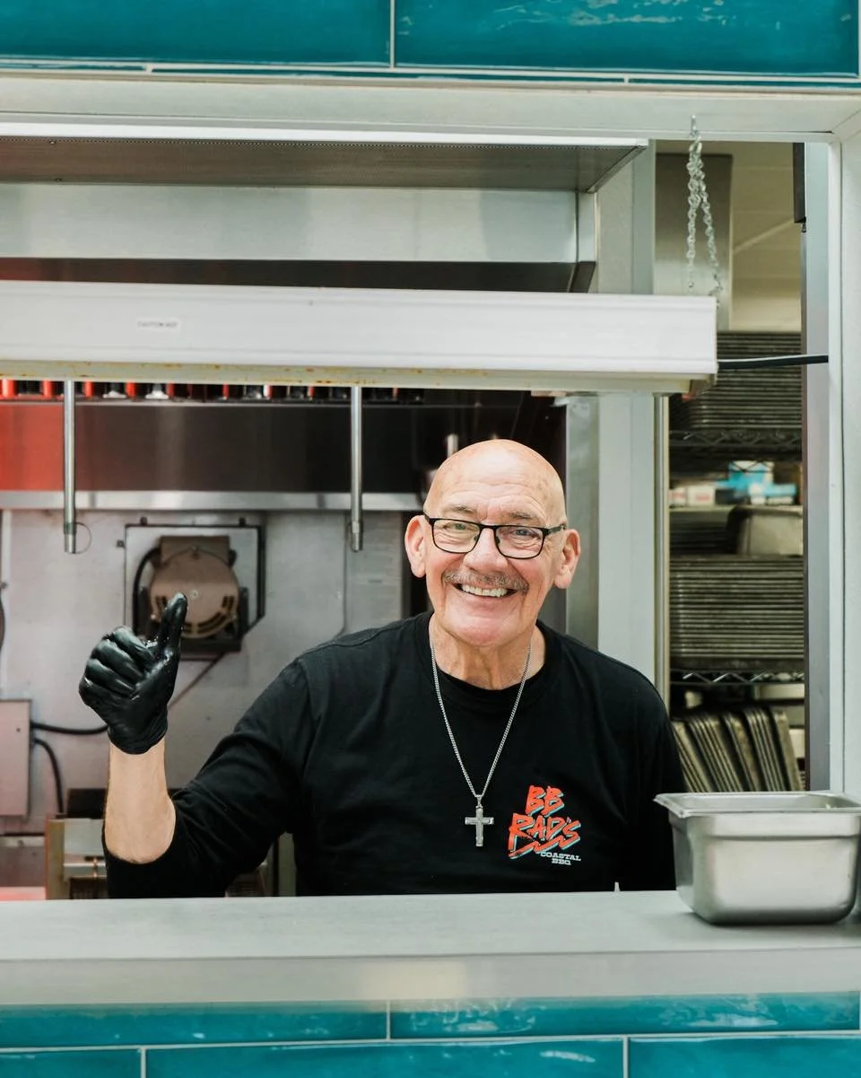 Happy weekend! 🤙 Our team is ready to serve up some coastal bbq! Come see us at BB Rad’s today! 🌊☀️