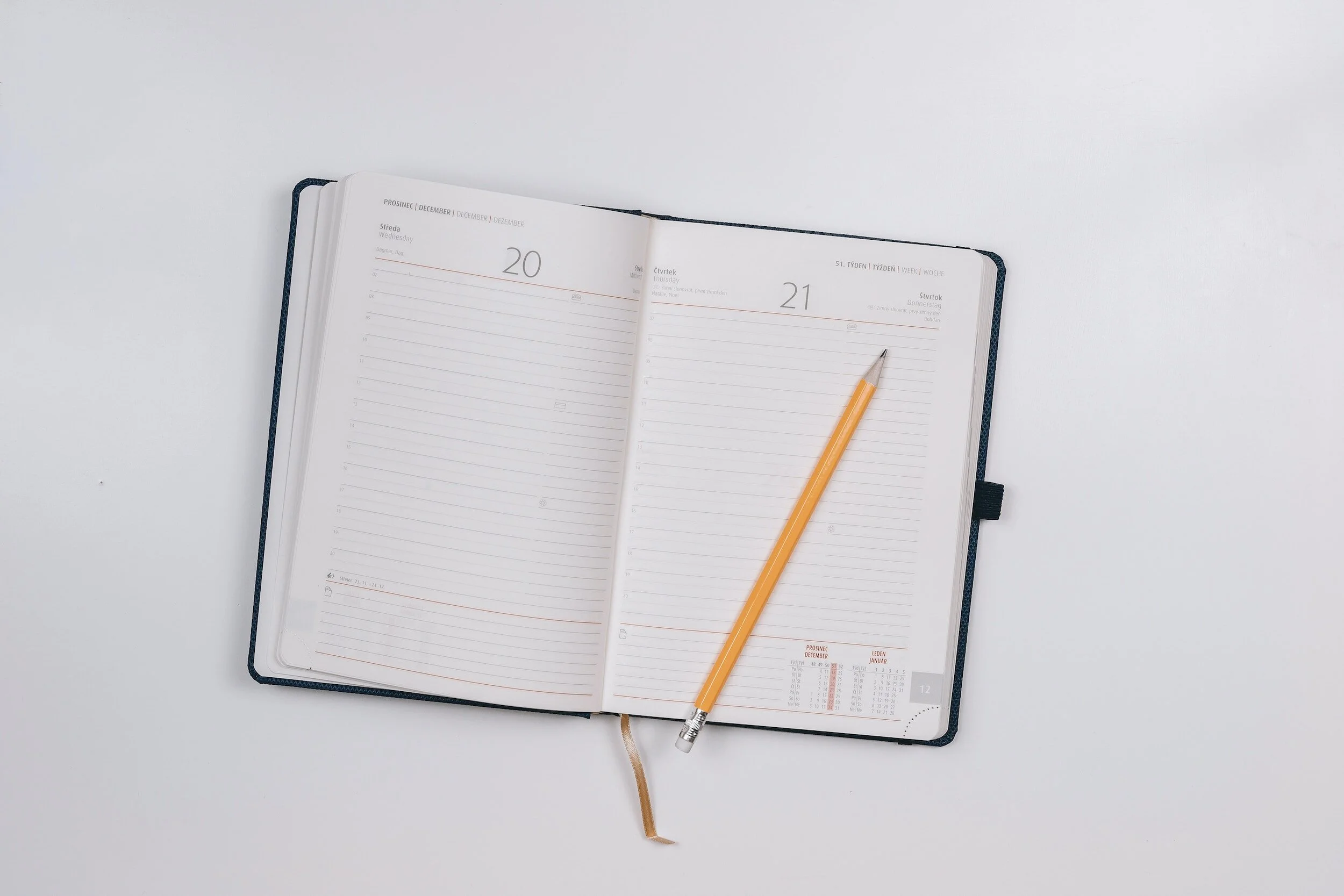 Creating a Cleaning Schedule that Works for You: A Step-by-Step Guide