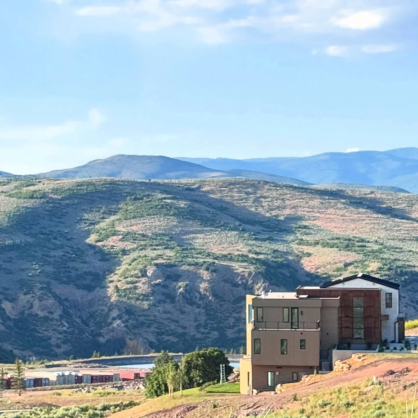 Benloch Ranch Lot 134 ✨
Built with architect Fabio Rigo De Righi @domaniarchitecture, interior designers Malia + Kellie @tru.studio_, and incredible clients who trusted us every step of the way. Proud to have been part of the early stages of Benloch 