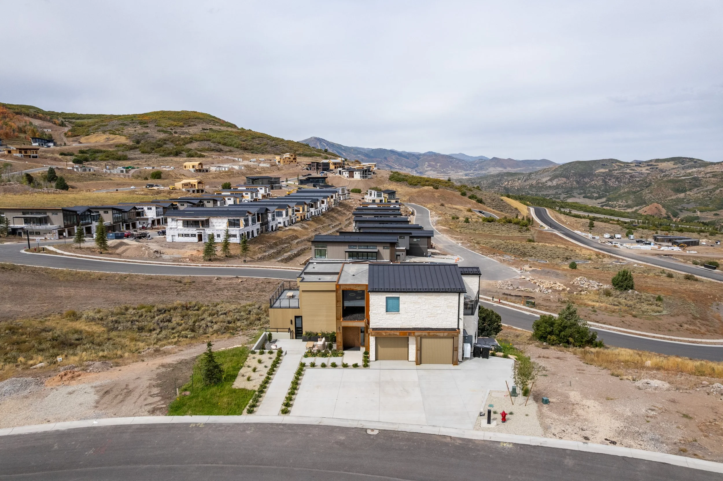 Benloch-134-Heber-City-Exterior-Front-View-Driveway-Panoramic-View-Roderick-Builders-Mountain-Modern.jpg