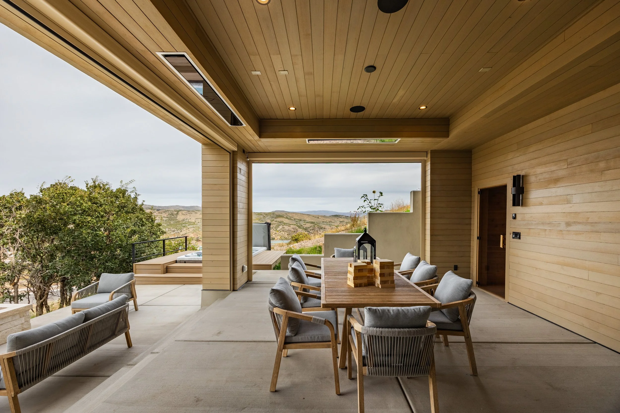 Benloch-134-Heber-City-Outdoor-Living-Space-Hemlock-Panoramic-View-Roderick-Builders-Mountain-Modern.jpg