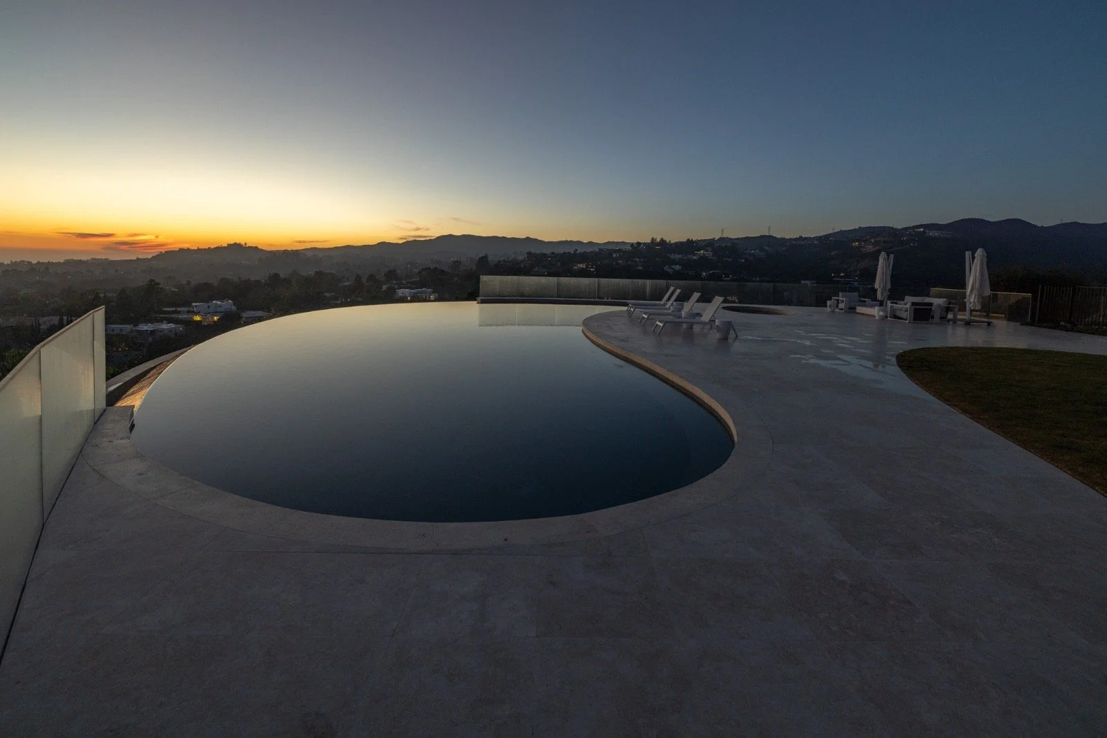 684-Firth-Brentwood-CA-LA-Exterior-Infinity-Pool-Dusk-Horizon-View-Travertine-Deck-Roderick-Builders-Modern-Home.JPG