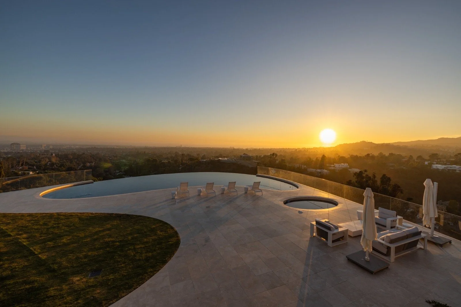 684Firth-Brentwood-CA-LA-Exterior-Sunset-Infinity-Pool-Terrace-Lounge-Area-Panoramic-City-View-Roderick-Builders-Modern-Home.JPG