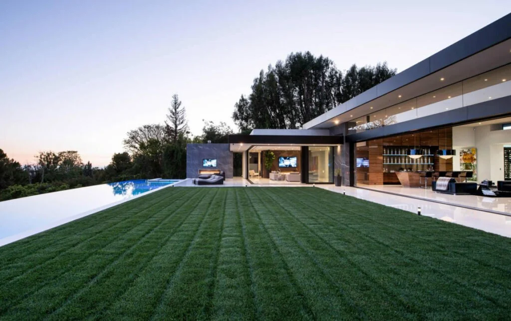 A-Contemporary-Home-in-Bel-Air-03-1150x723-2-1024x644.jpg