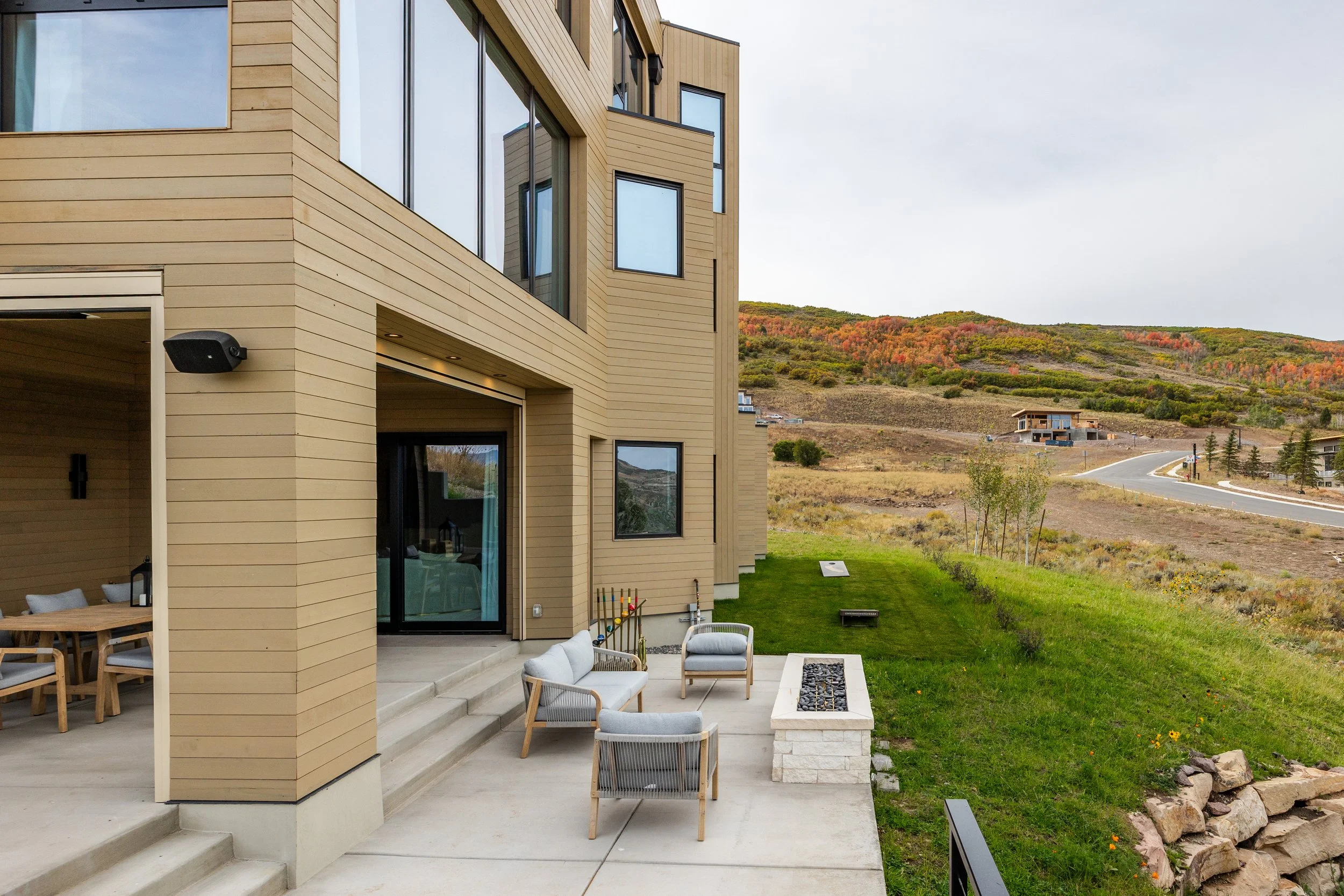 Benloch-134-Heber-City-Outdoor-Fireplace-Wood-Siding-Panoramic-View-Roderick-Builders-Mountain-Modern.jpg