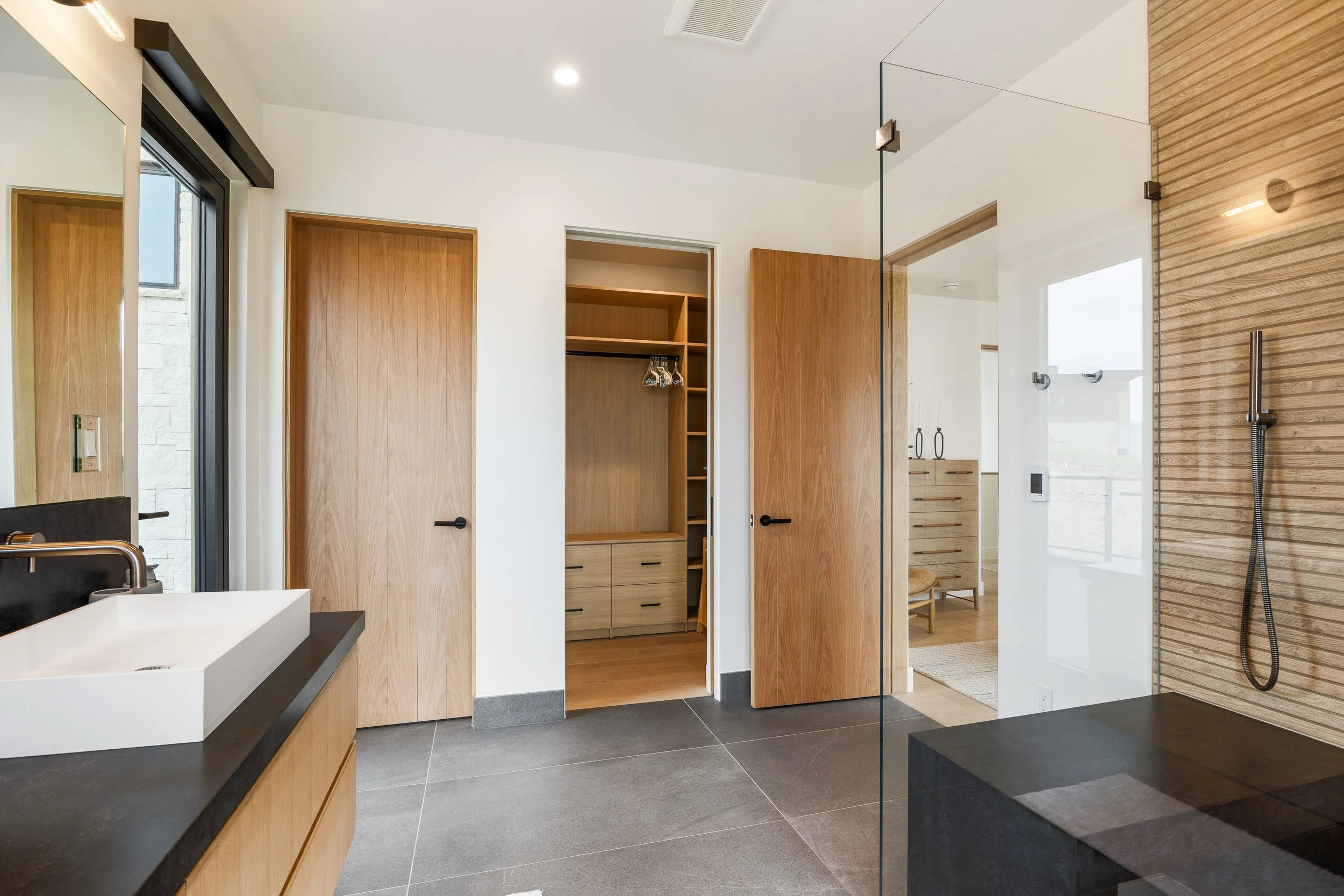 Benloch-134-Heber-City-Walk-In-Closet-Powder-Room-Countertop-Quartzite-Oak-Roderick-Builders-Mountain-Modern.jpg