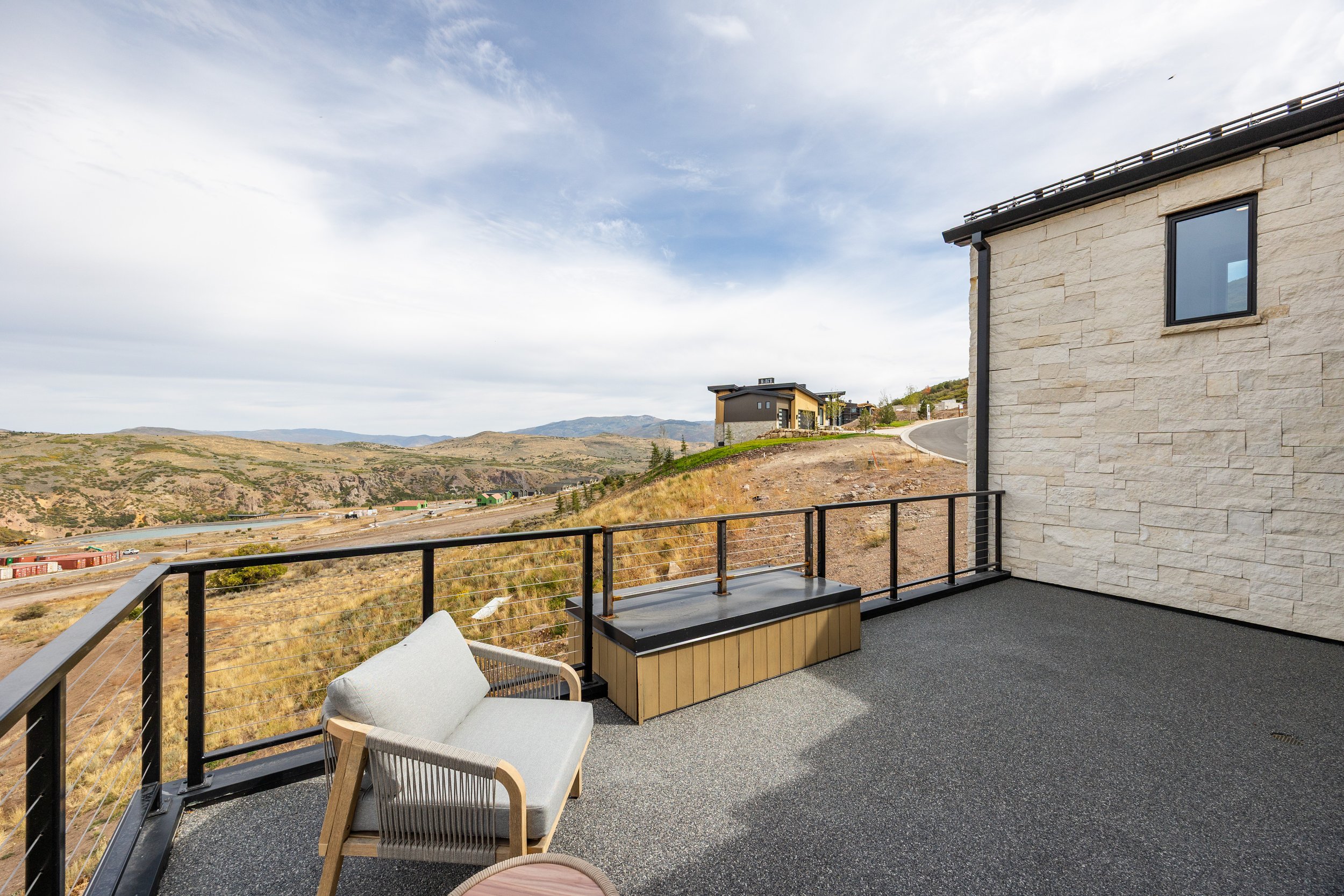 Benloch-134-Heber-City-Deck-Panoramic-View-Limestone-Vuba-Floor-Roderick-Builders-Mountain-Modern.jpg