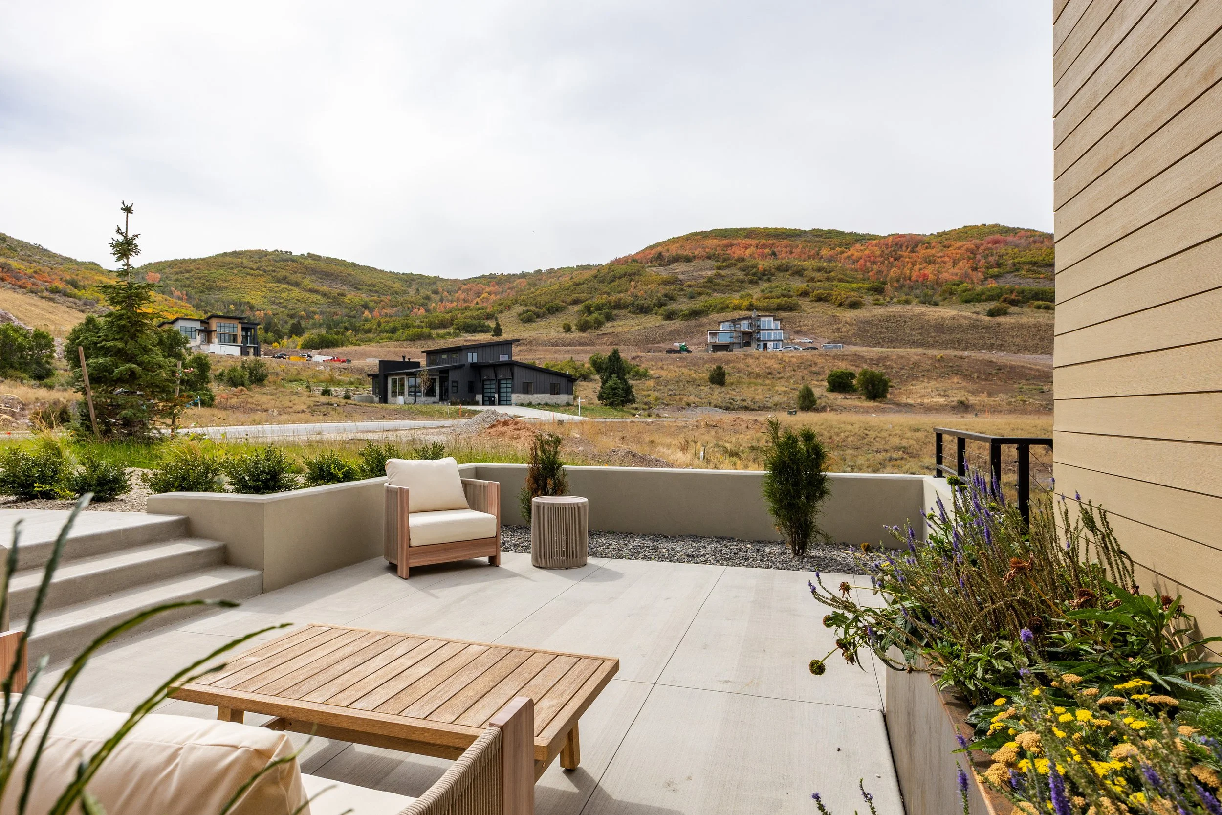 Benloch-134-Heber-City-Living-Room-Outdoor-Space-Scandinavian-Panoramic-View-Roderick-Builders-Mountain-Modern.jpg