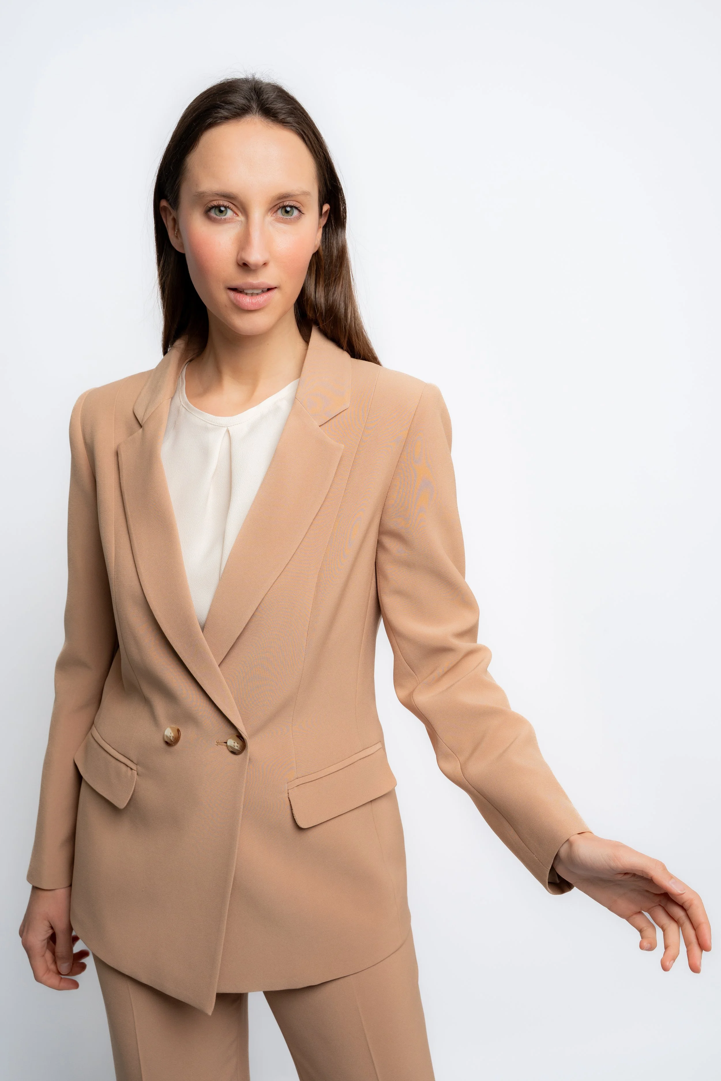 Americana Crepé Cruzada Larga Camel