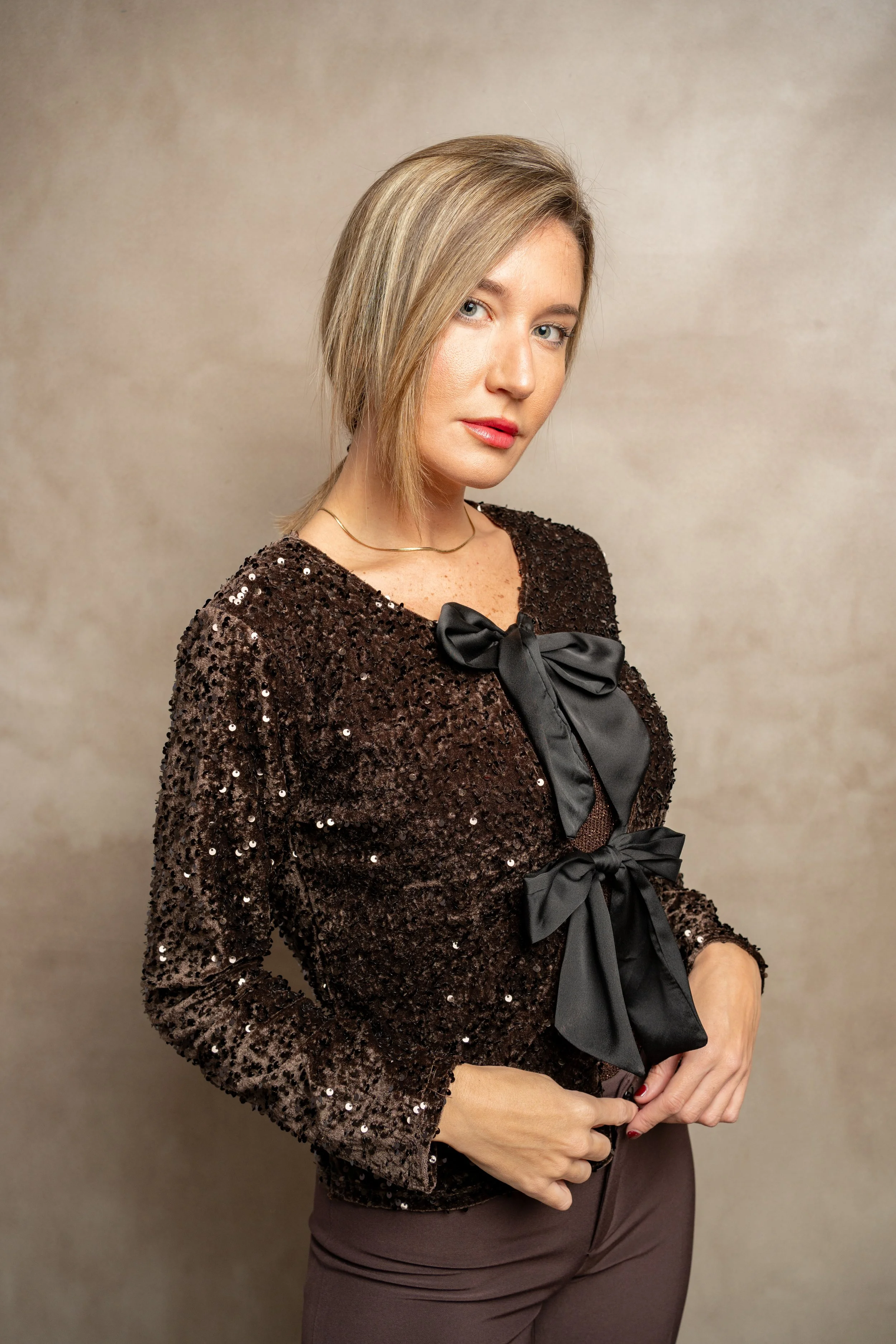 Chaqueta Marrón Lentejuela Lazo Negro