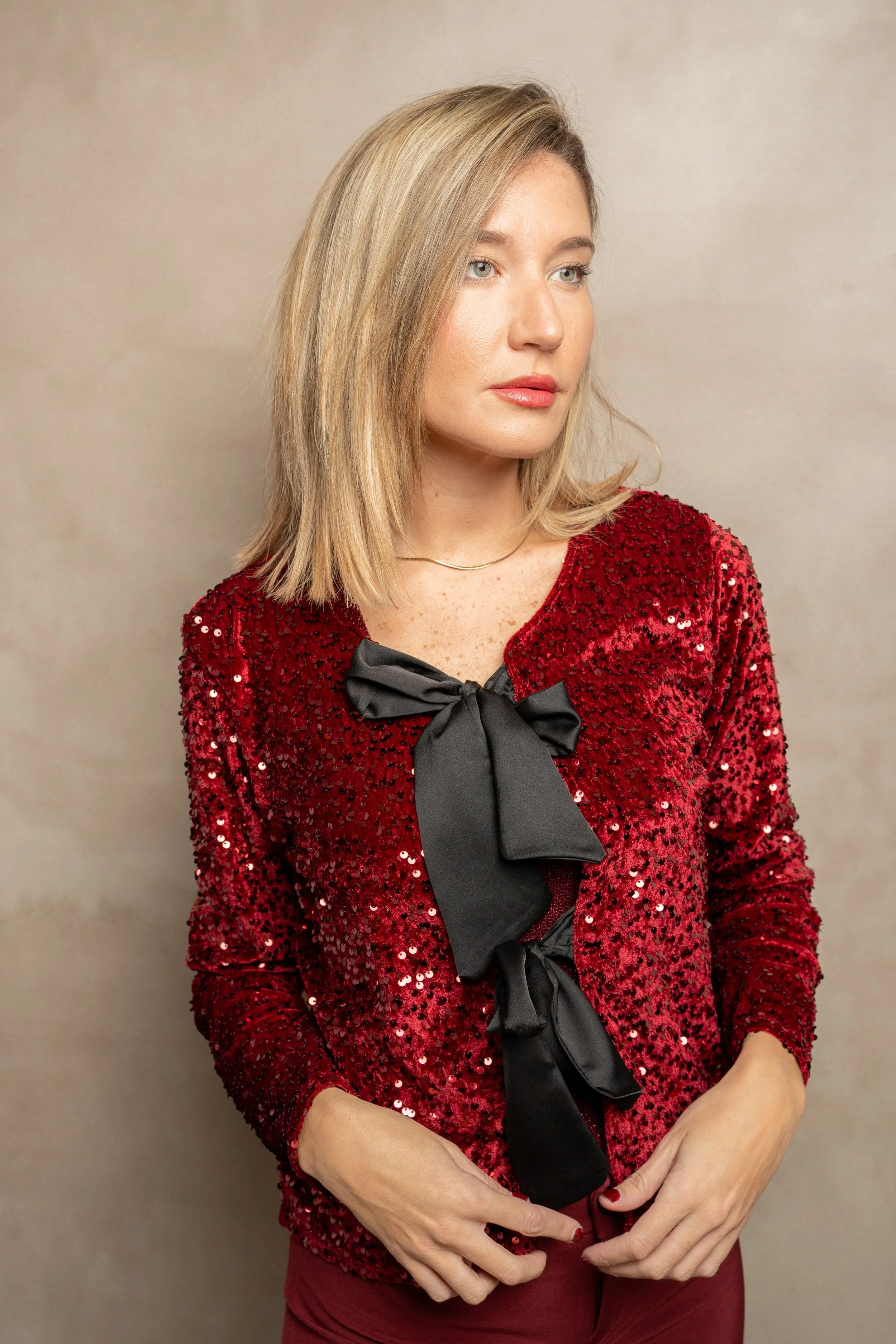 Chaqueta Granate Lentejuela Lazo Negro