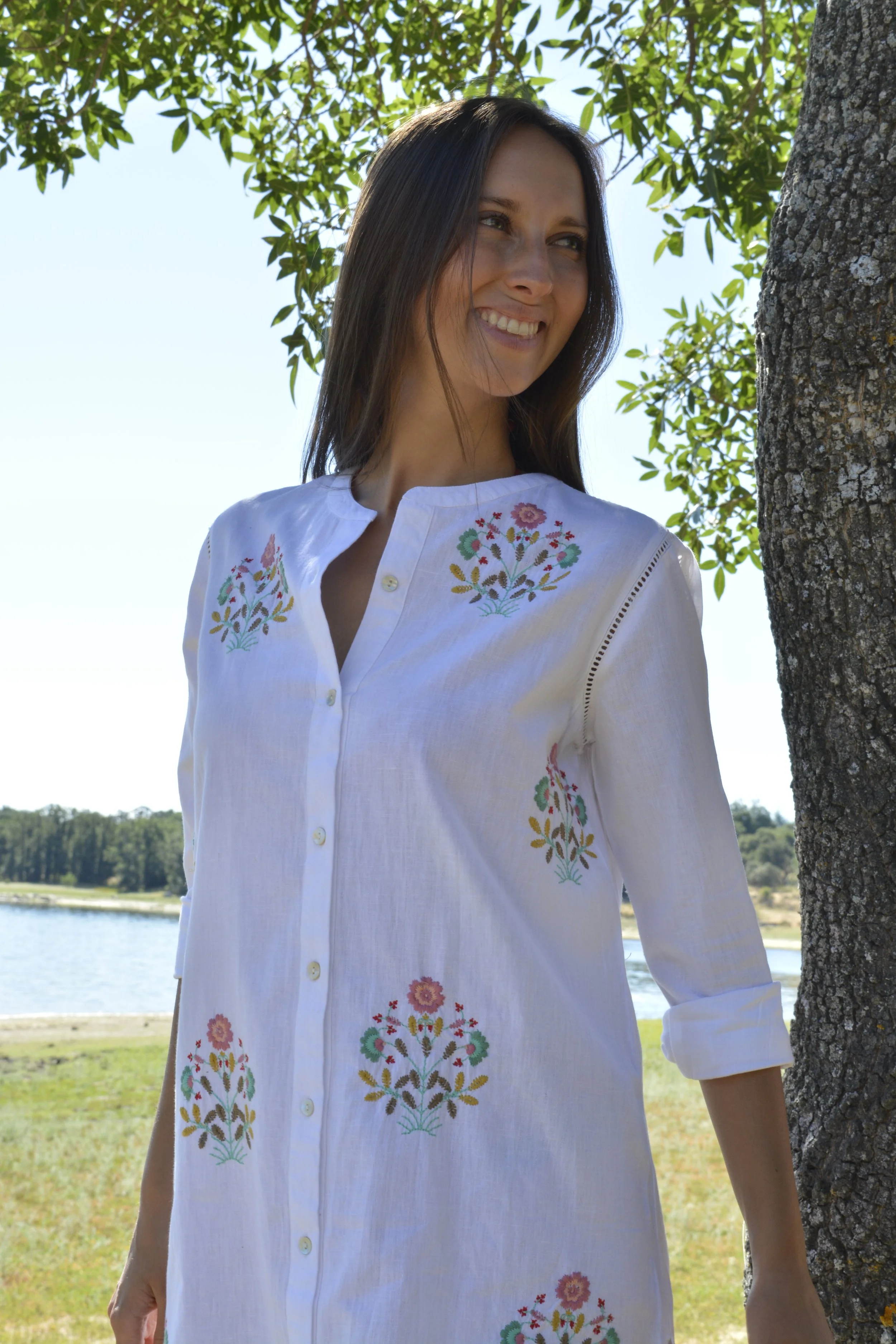 Camisola Rosetón Bordado Blanca