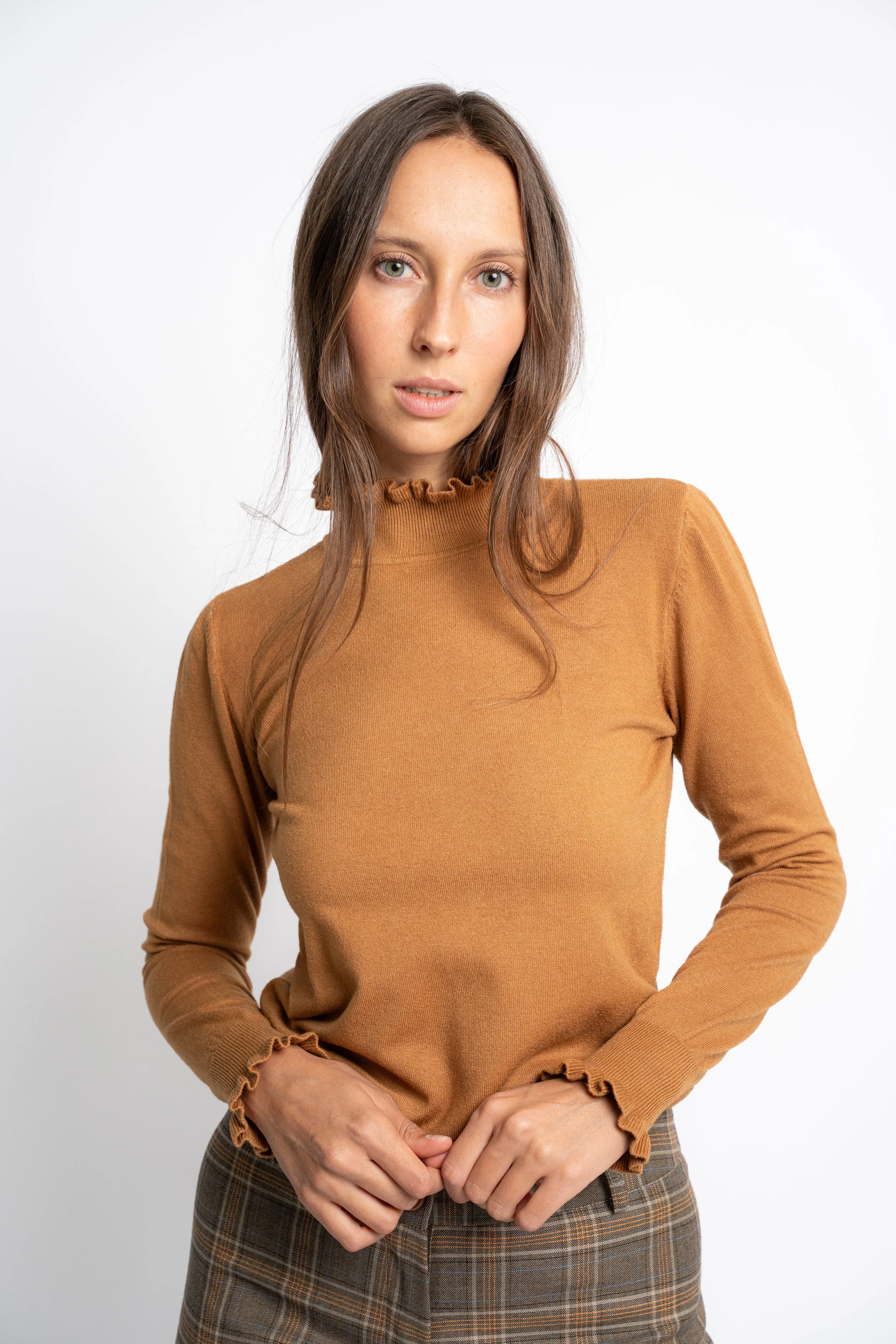 Jersey Cuello Volante Camel