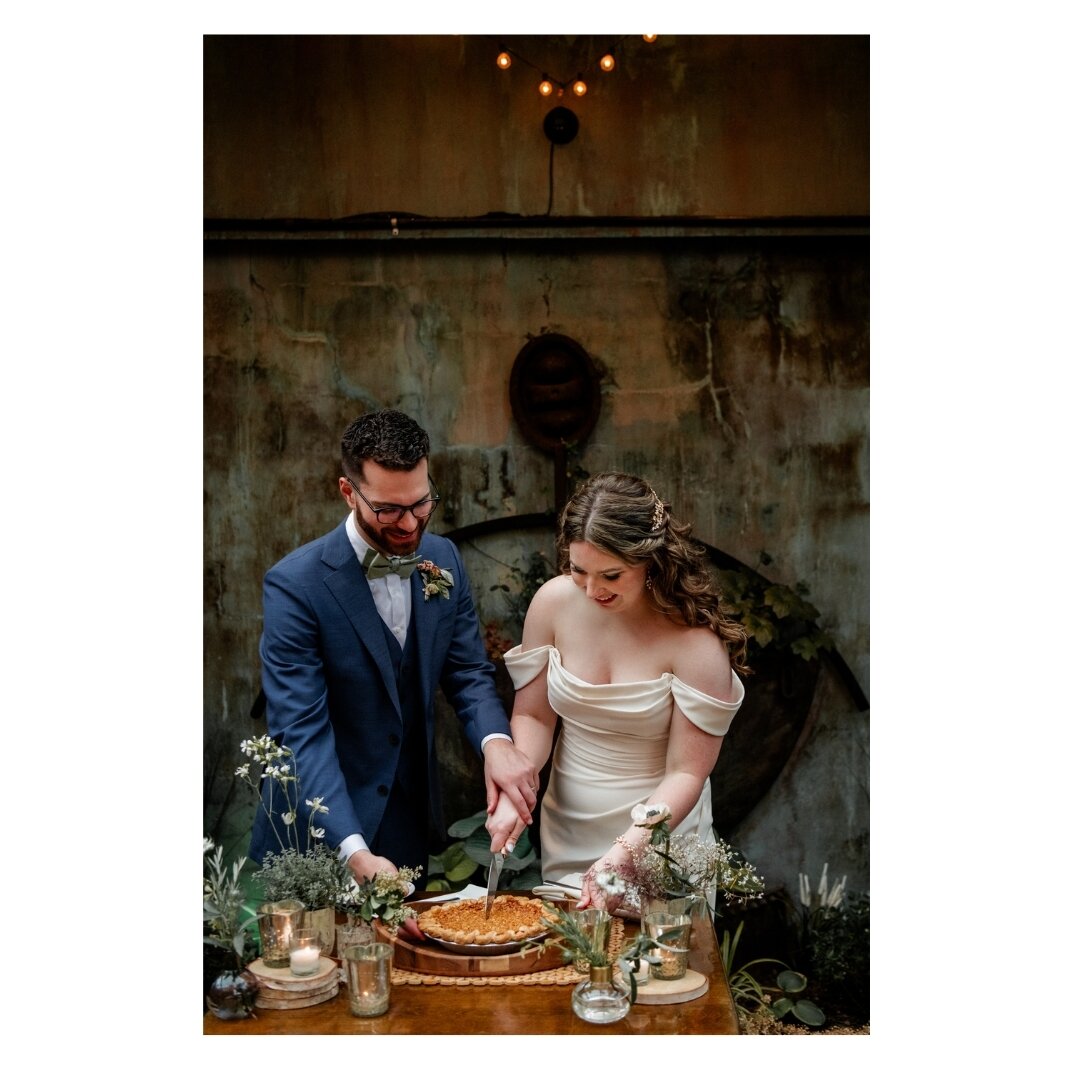 So I just saw that it was Pi Day exactly 2 weeks ago, so happy belated Pi day!! Can't beat a delicious pie cutting from @birdsblack :)

Venue: @mymoon
Pie: @birdsblack

#nycwedding #brooklynphotographer #brooklynphotographers #brooklynweddingphotogra