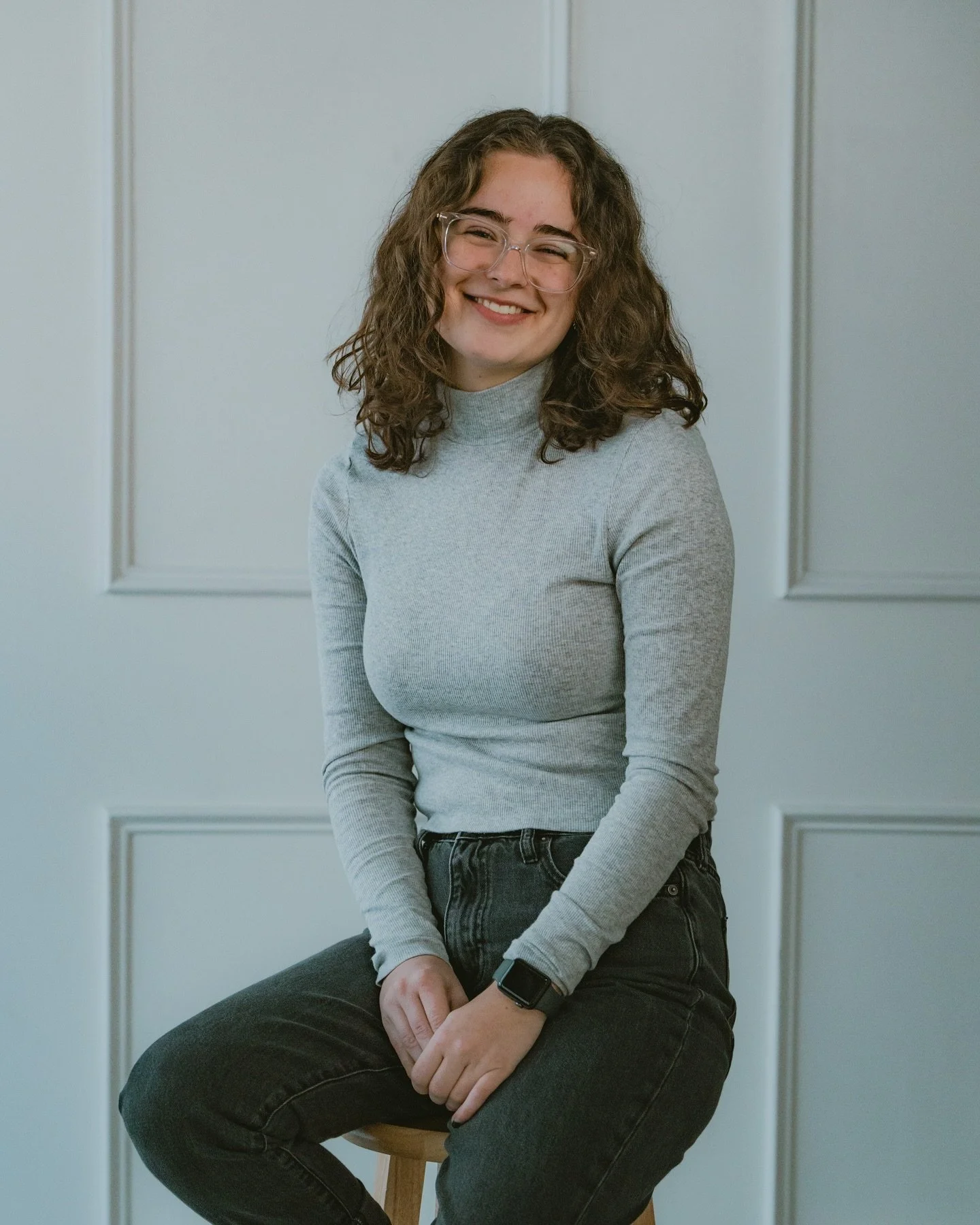 Hey, I&rsquo;m Makena! 👋 The designer behind Hey Kena Creative. 10 years ago, I fell in love with design, and now I help brands build strategic and stunning identities. Every project I take on is more than just design&mdash;it&rsquo;s a chance to he