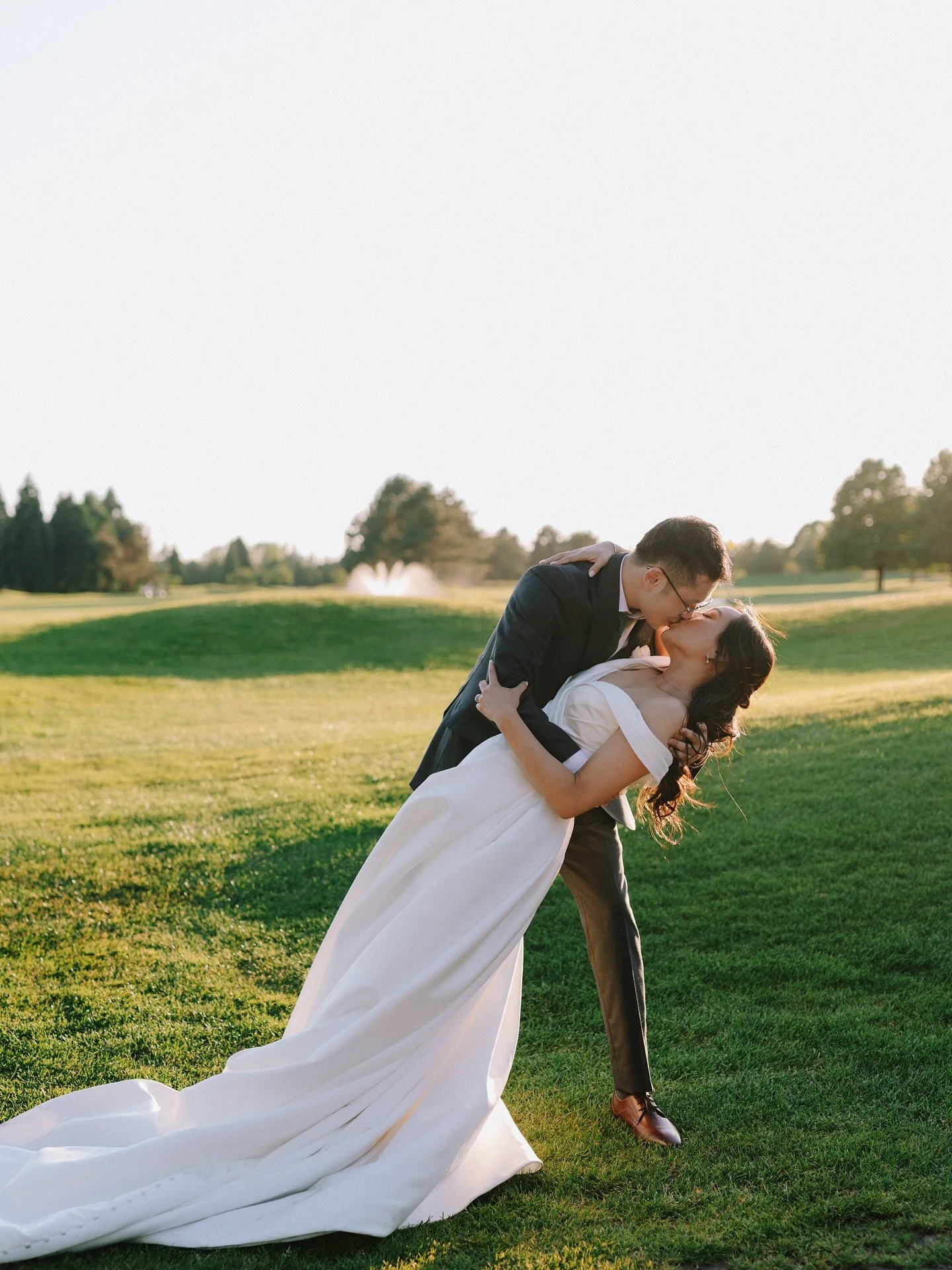 In the golden light, love naturally unfolded in front of lens. 
_

Shot/Edit by me for @thecapturescollective 

#vancouverweddings #vancouverweddingphotographer #vancouverengagement #vancouverbride #vancouverweddingvenue #vancouverweddingvendor