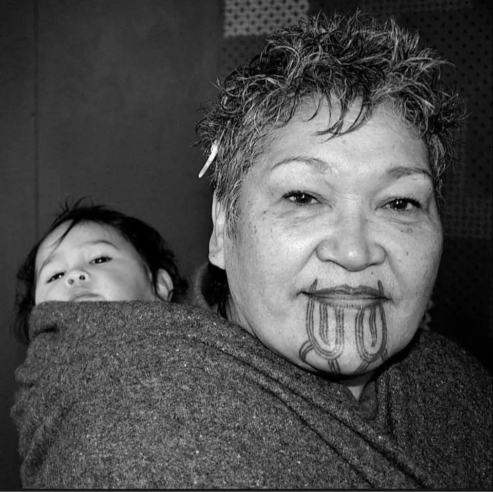 Kui Maata Wharehoka &amp; mokopuna Herengarangi Hei Korowai Rere o Hua 