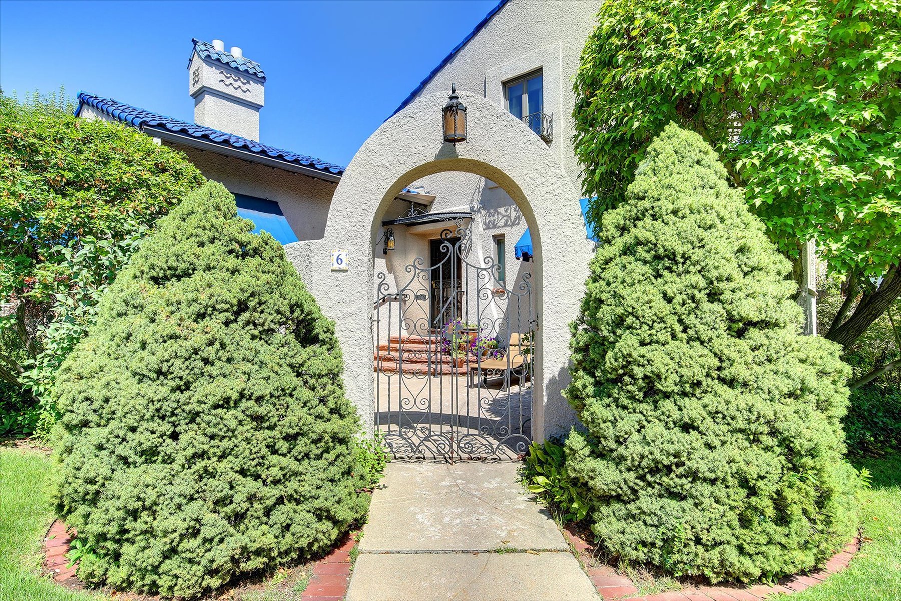 03-Front Entry Detail.jpg