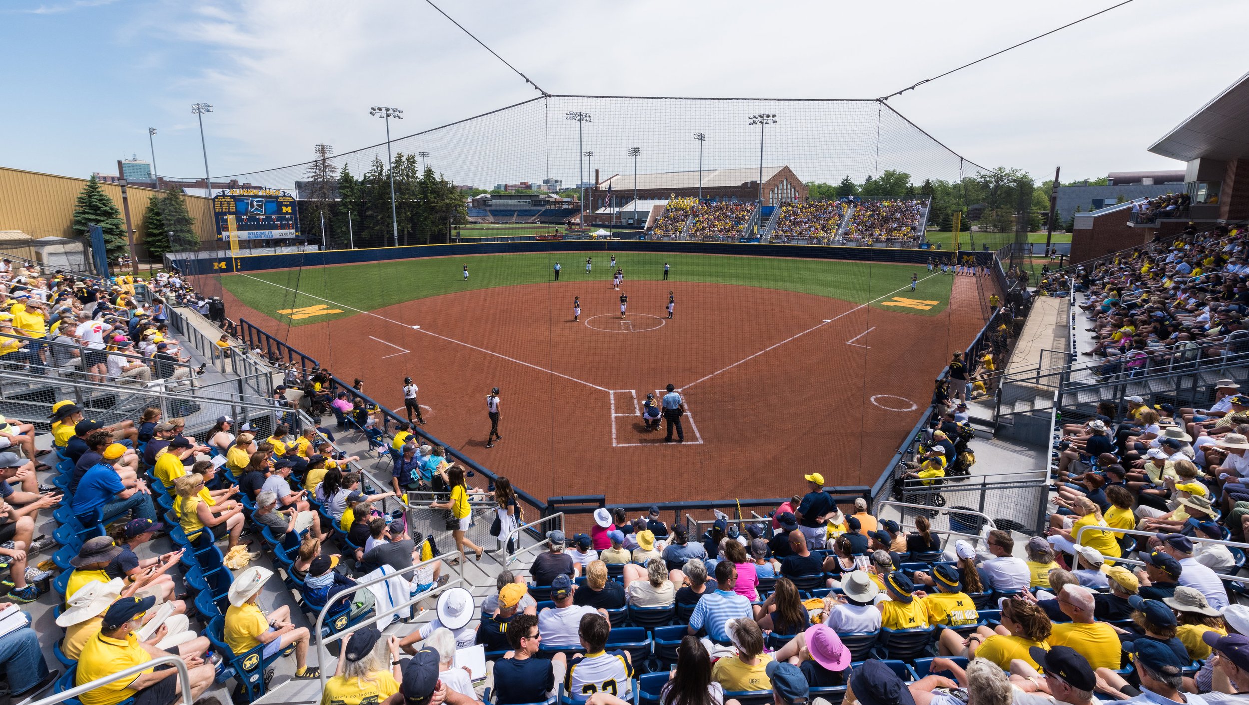 alumni_field0-39da08645056a36_39da0bcd-5056-a36a-06fb1409d9b5c6c2.jpg