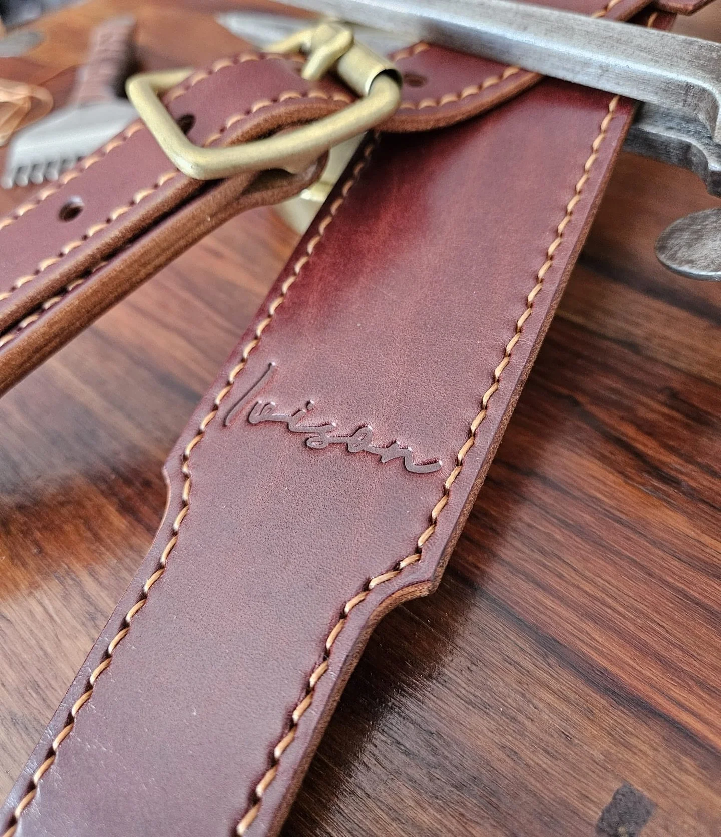 Another of our signature hand tooled &lsquo;Aviator&rsquo; guitar straps from the workshop of one of the UK&rsquo;s premier leathersmiths @lostsoulleather!

Head over to his webstore and make it yours today! 🔥