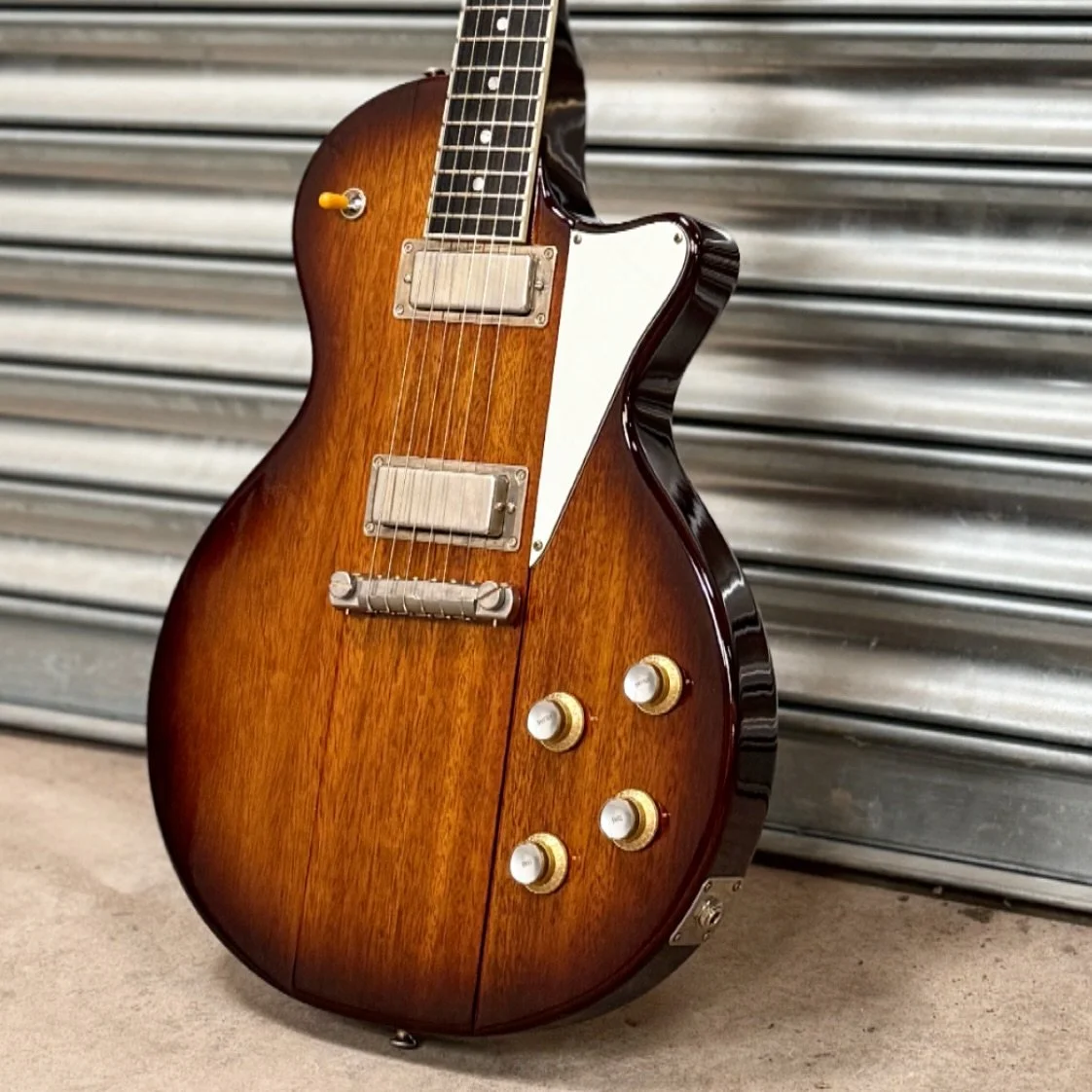 Dakota Standard in Tobacco Sunburst&hellip;.🔥

This one features our &lsquo;Freedbird&rsquo; set, designed and wound for Audley Freed&hellip;..A standard Freebird in the neck with a &lsquo;stealth&rsquo; P90 - our Freebird90 - in the bridge. 

Headi